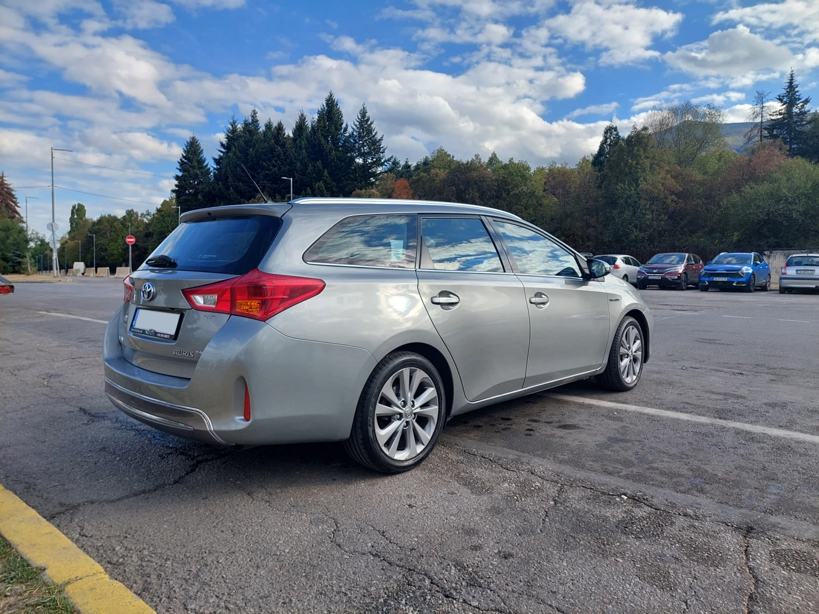 Toyota Auris 1, 8 Hybrid - изображение 8 | Auto.bg Toyota Auris 1, 8 Hybrid - изображение 8