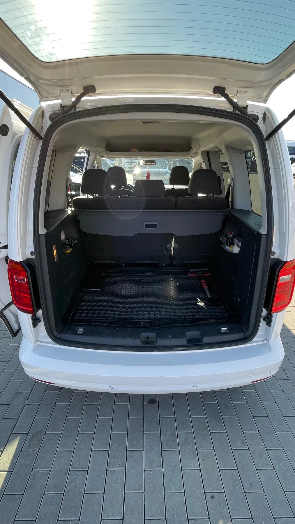 VW Caddy TGI BMT, 1, 4 / 81 kBt / 110 кс / 6М - изображение 10 | Auto.bg VW Caddy TGI BMT, 1, 4 / 81 kBt / 110 кс / 6М - изображение 10