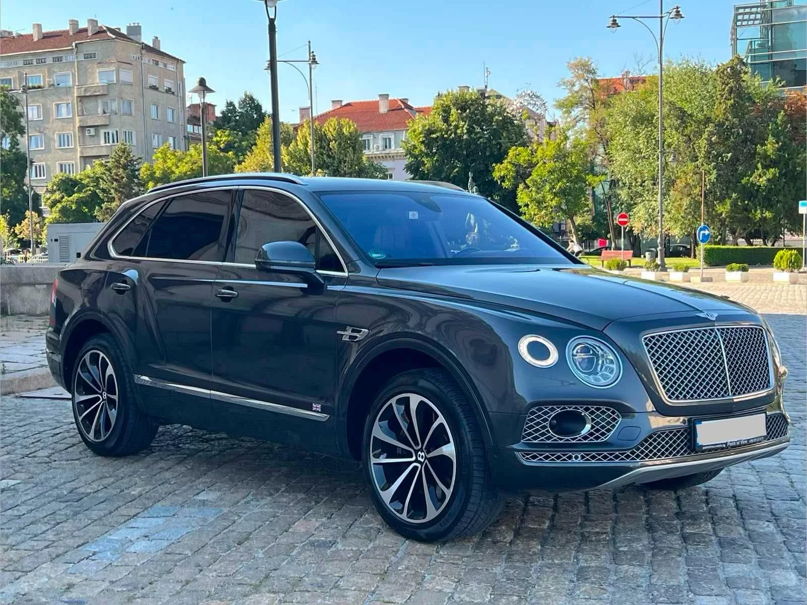 Bentley Bentayga W12 First edition перфектна | Auto.bg — изображение 1 Bentley Bentayga W12 First edition перфектна | Auto.bg — изображение 1