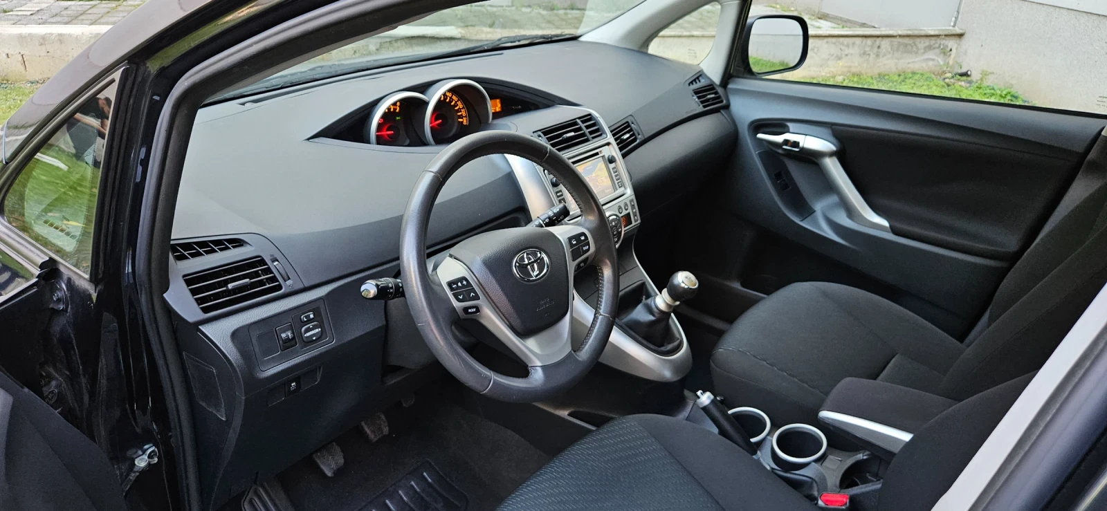Toyota Verso 1.8, ръчка, нави, като нова - изображение 6 | Auto.bg Toyota Verso 1.8, ръчка, нави, като нова - изображение 6