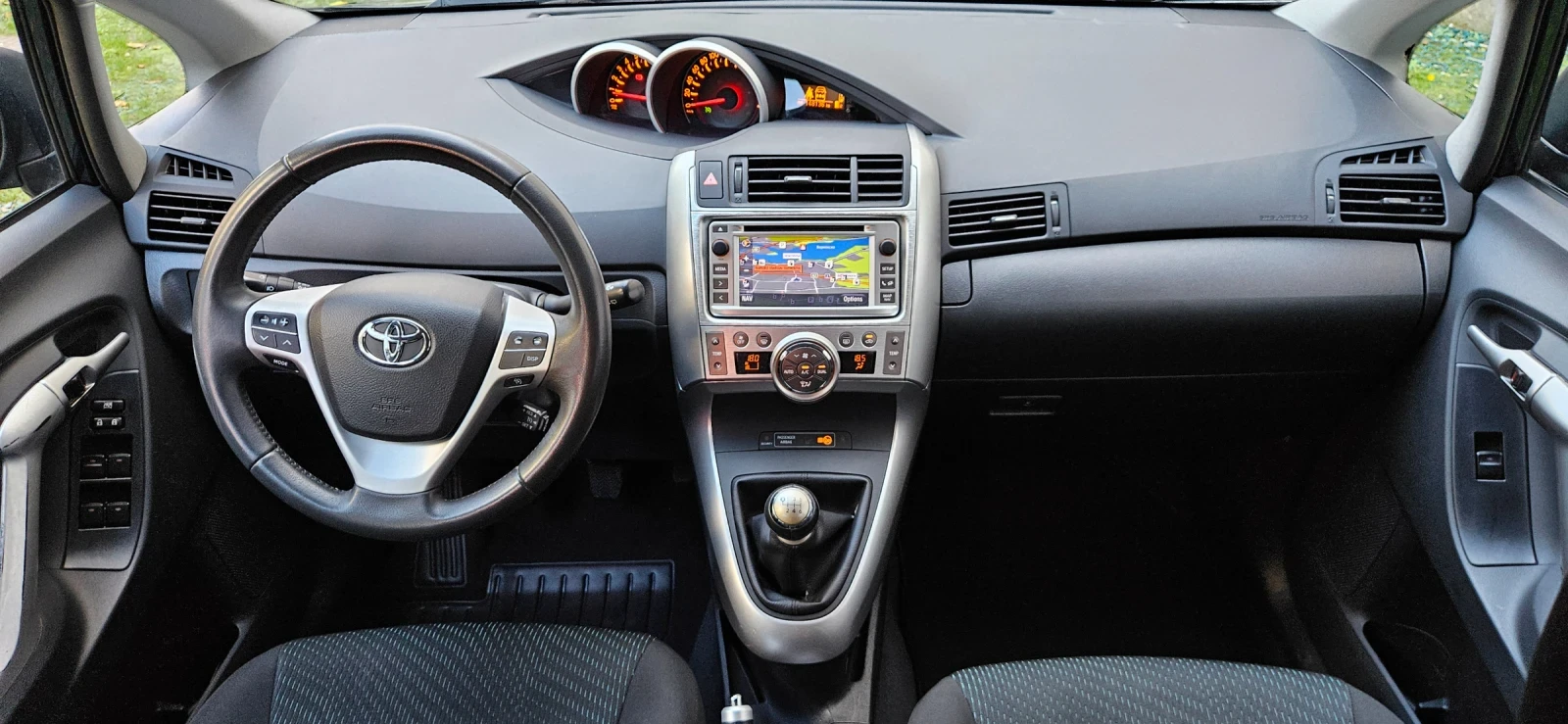 Toyota Verso 1.8, ръчка, нави, като нова - изображение 9 | Auto.bg Toyota Verso 1.8, ръчка, нави, като нова - изображение 9