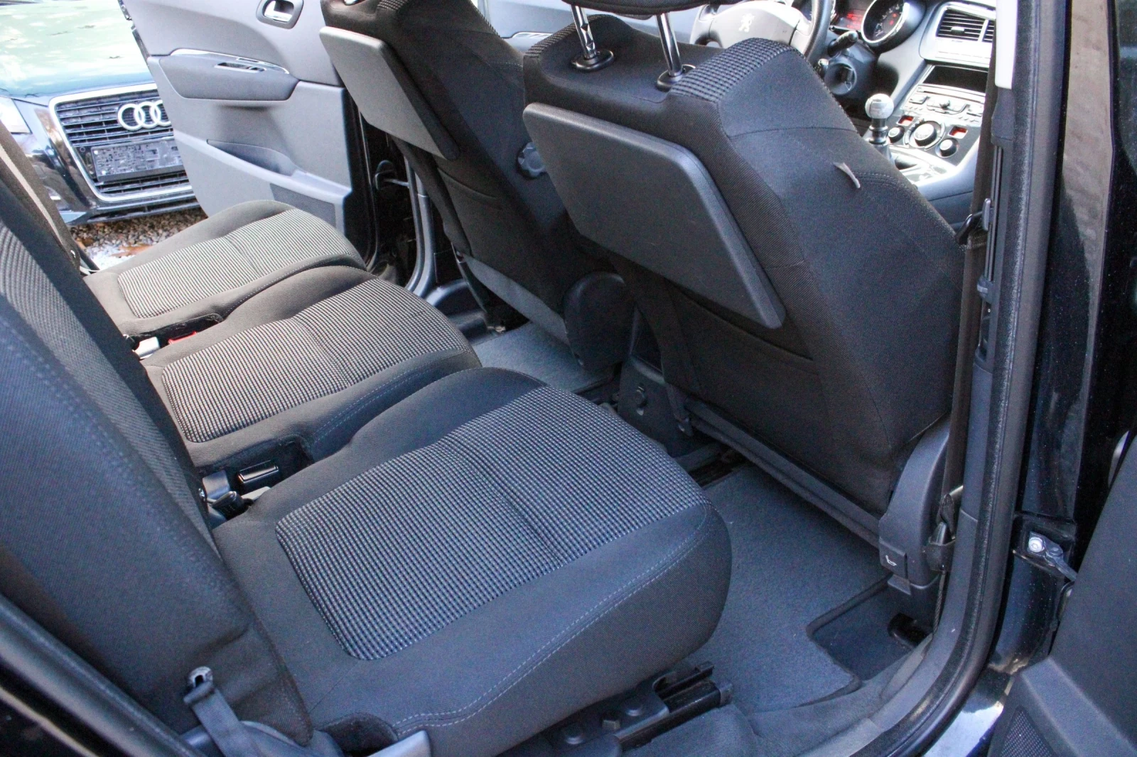 Peugeot 5008 1.6HDI / DISTRONIC / NAVI / HEAD UP - изображение 10 | Auto.bg Peugeot 5008 1.6HDI / DISTRONIC / NAVI / HEAD UP - изображение 10