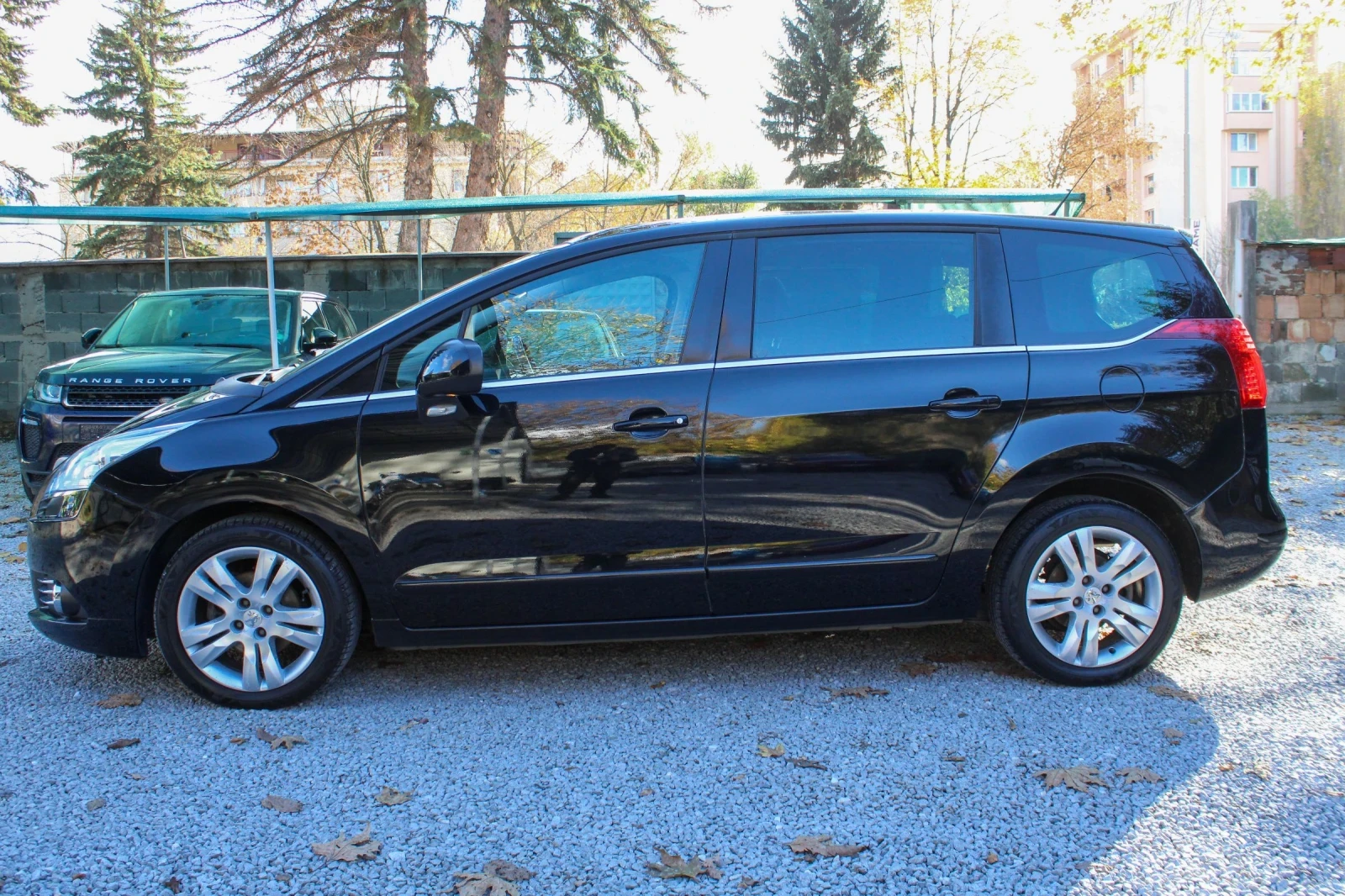 Peugeot 5008 1.6HDI / DISTRONIC / NAVI / HEAD UP - изображение 2 | Auto.bg Peugeot 5008 1.6HDI / DISTRONIC / NAVI / HEAD UP - изображение 2