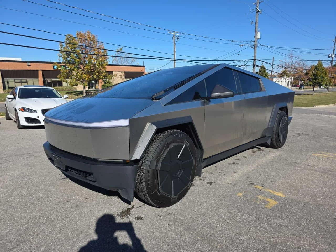 Tesla Cybertruck * AWD * CARFAX * БЕЗ ПЪРВОНАЧАЛНА ВНОСКА | Auto.bg — изображение 1 Tesla Cybertruck * AWD * CARFAX * БЕЗ ПЪРВОНАЧАЛНА ВНОСКА | Auto.bg — изображение 1