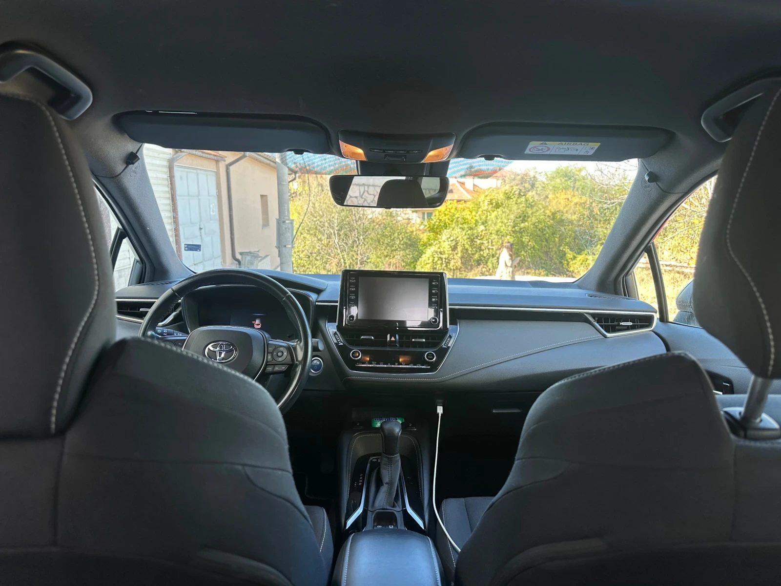 Toyota Corolla 2.0 Hybrid e-CVT - изображение 9 | Auto.bg Toyota Corolla 2.0 Hybrid e-CVT - изображение 9