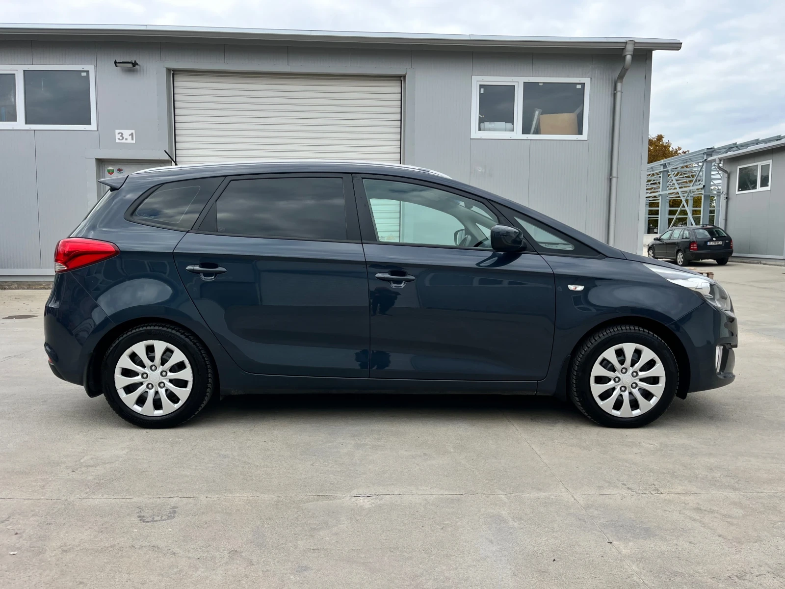 Kia Carens 1, 7CRDI-6+ 1/КАМЕРА/МЕДИЯ/ПОДГРЕВ/ТОП СЪСТОЯНИЕ! - изображение 8 | Auto.bg Kia Carens 1, 7CRDI-6+ 1/КАМЕРА/МЕДИЯ/ПОДГРЕВ/ТОП СЪСТОЯНИЕ! - изображение 8