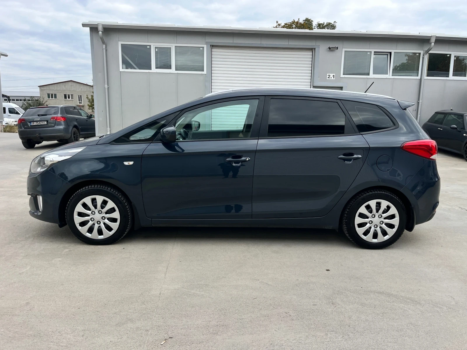 Kia Carens 1, 7CRDI-6+ 1/КАМЕРА/МЕДИЯ/ПОДГРЕВ/ТОП СЪСТОЯНИЕ! - изображение 4 | Auto.bg Kia Carens 1, 7CRDI-6+ 1/КАМЕРА/МЕДИЯ/ПОДГРЕВ/ТОП СЪСТОЯНИЕ! - изображение 4