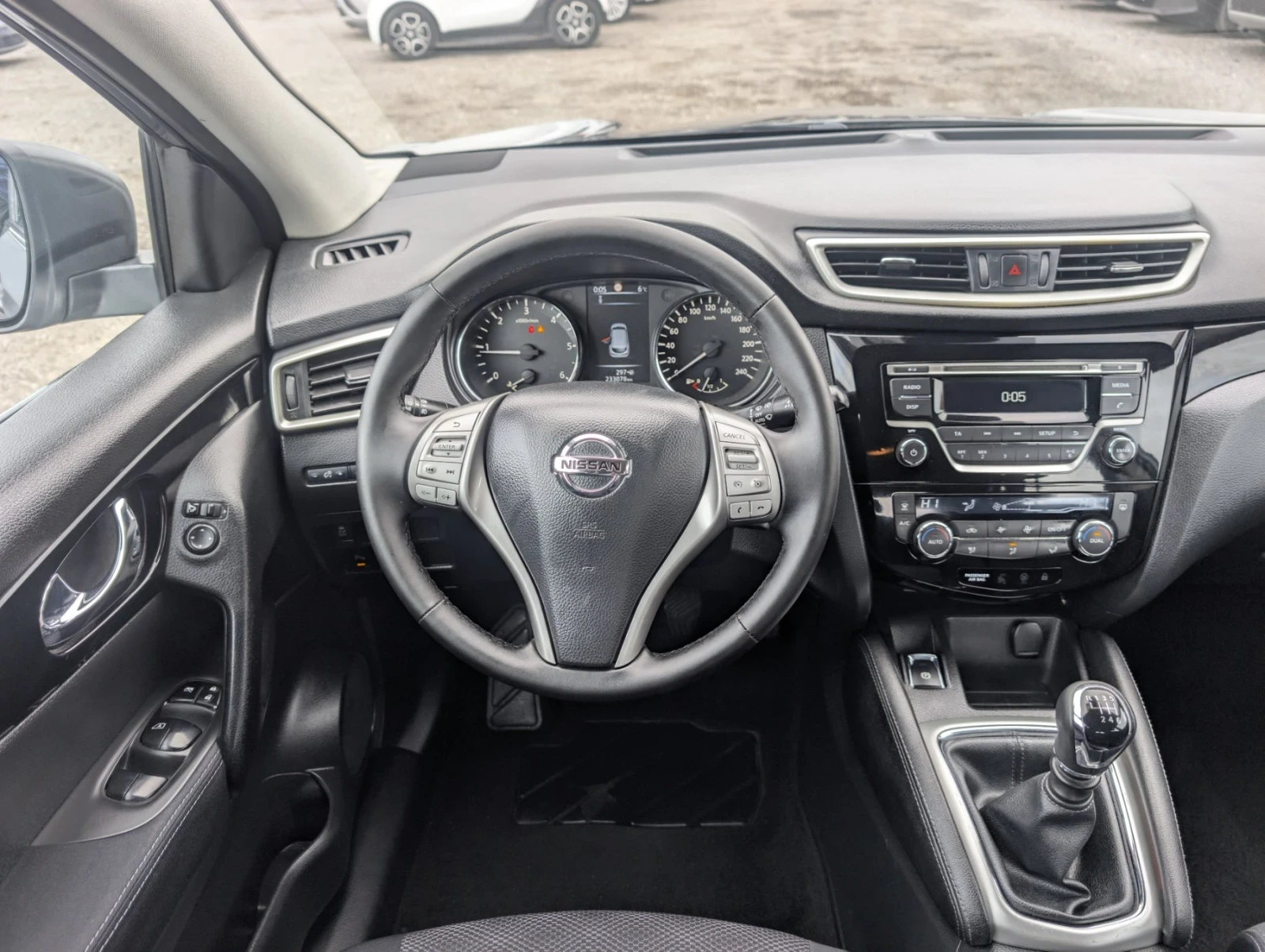 Nissan Qashqai 1.5dci 110к.с Серв.д-ти - изображение 8 | Auto.bg Nissan Qashqai 1.5dci 110к.с Серв.д-ти - изображение 8