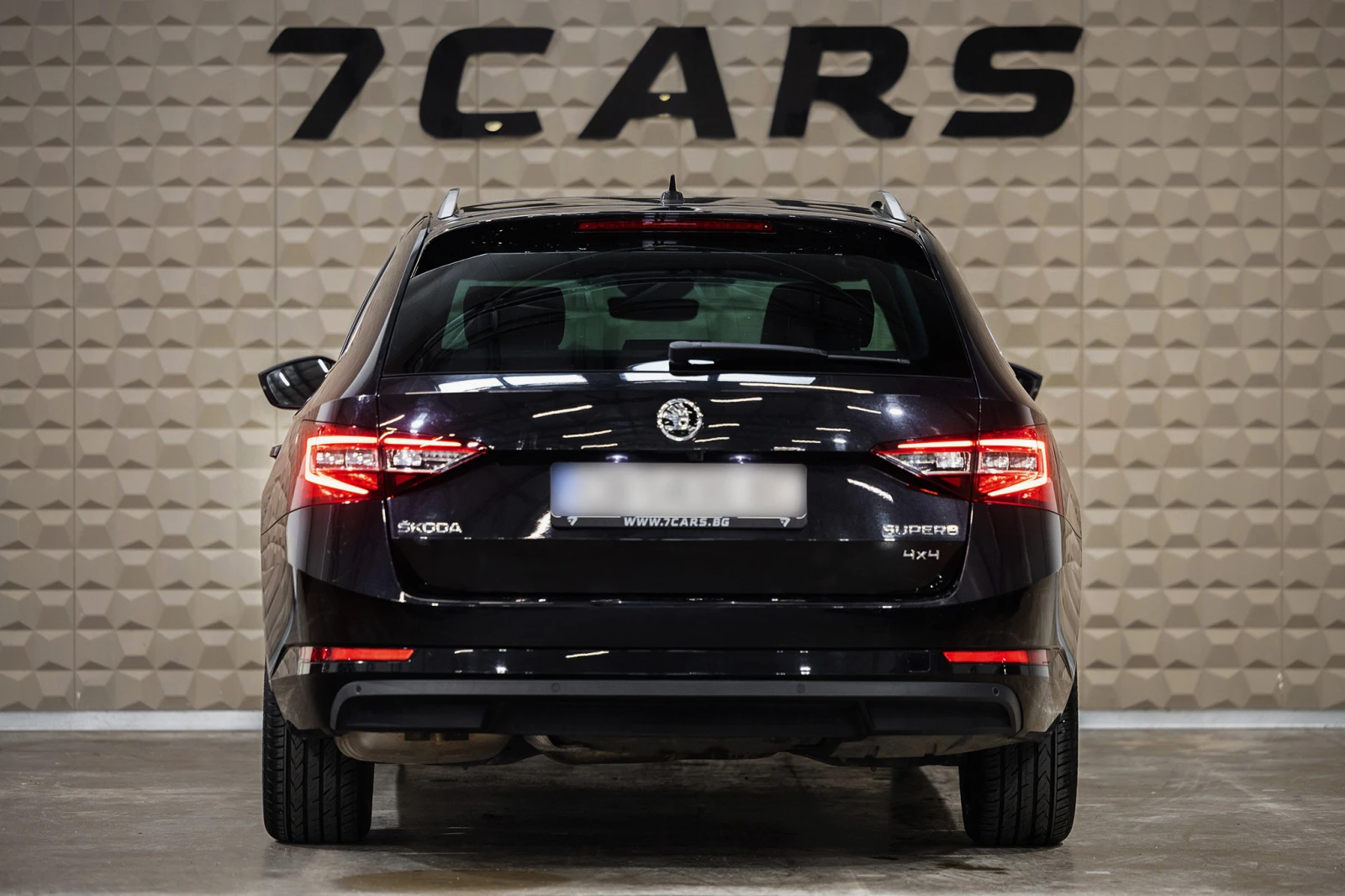 Skoda Superb 2.0 TDI * 4x4* PANORAMA* Apple Carplay* DISTRONIC* - изображение 4 | Auto.bg Skoda Superb 2.0 TDI * 4x4* PANORAMA* Apple Carplay* DISTRONIC* - изображение 4