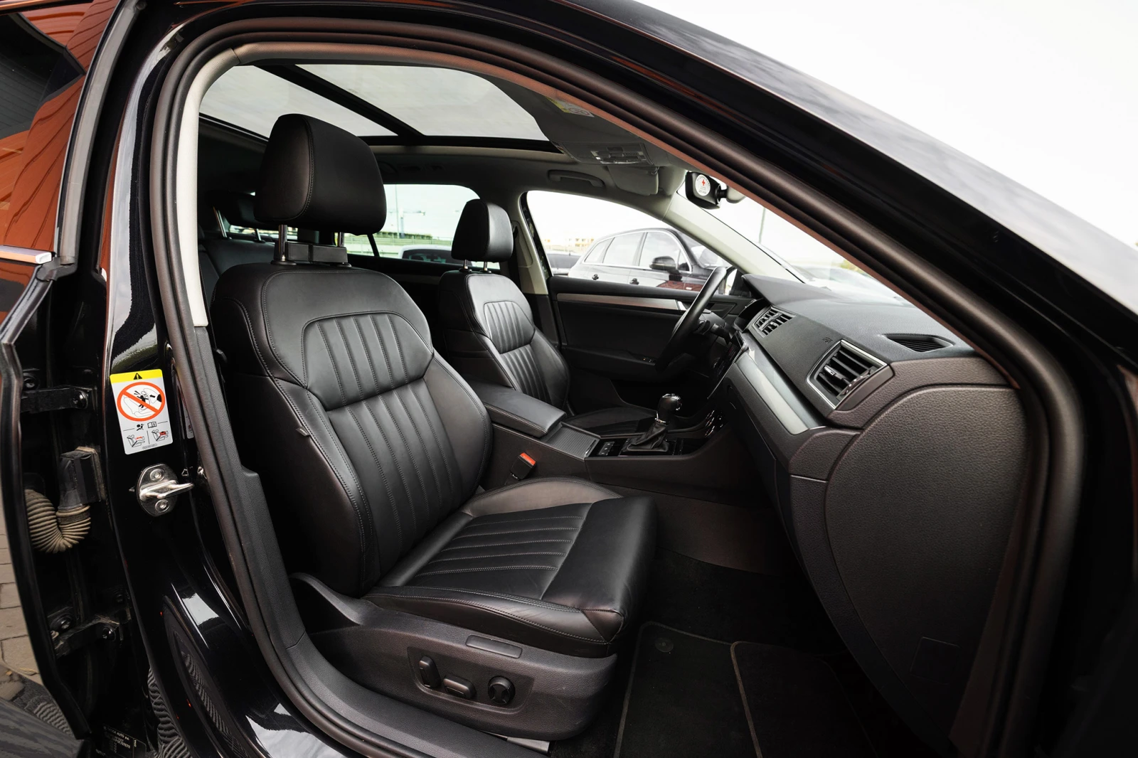 Skoda Superb 2.0 TDI * 4x4* PANORAMA* Apple Carplay* DISTRONIC* - изображение 10 | Auto.bg Skoda Superb 2.0 TDI * 4x4* PANORAMA* Apple Carplay* DISTRONIC* - изображение 10