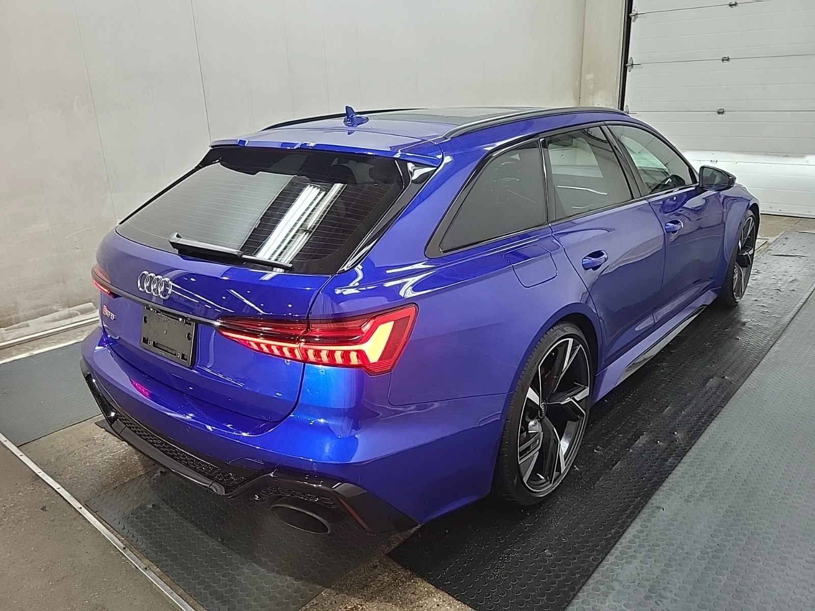 Audi Rs6 * CARFAX * БЕЗ ПЪРВОНАЧАЛНА ВНОСКА - изображение 4 | Auto.bg Audi Rs6 * CARFAX * БЕЗ ПЪРВОНАЧАЛНА ВНОСКА - изображение 4