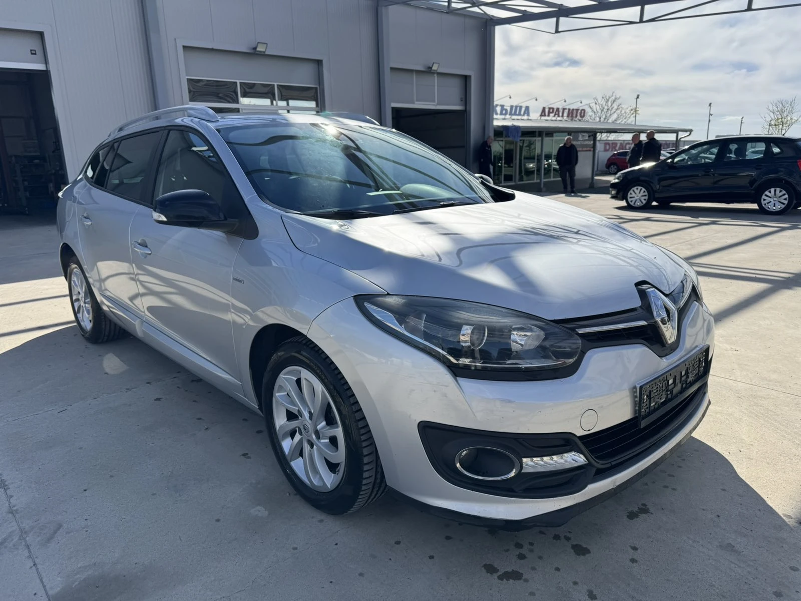 Renault Megane 1.5* 110ps* НАВИ* ПАРКТРОНИК - изображение 7 | Auto.bg Renault Megane 1.5* 110ps* НАВИ* ПАРКТРОНИК - изображение 7