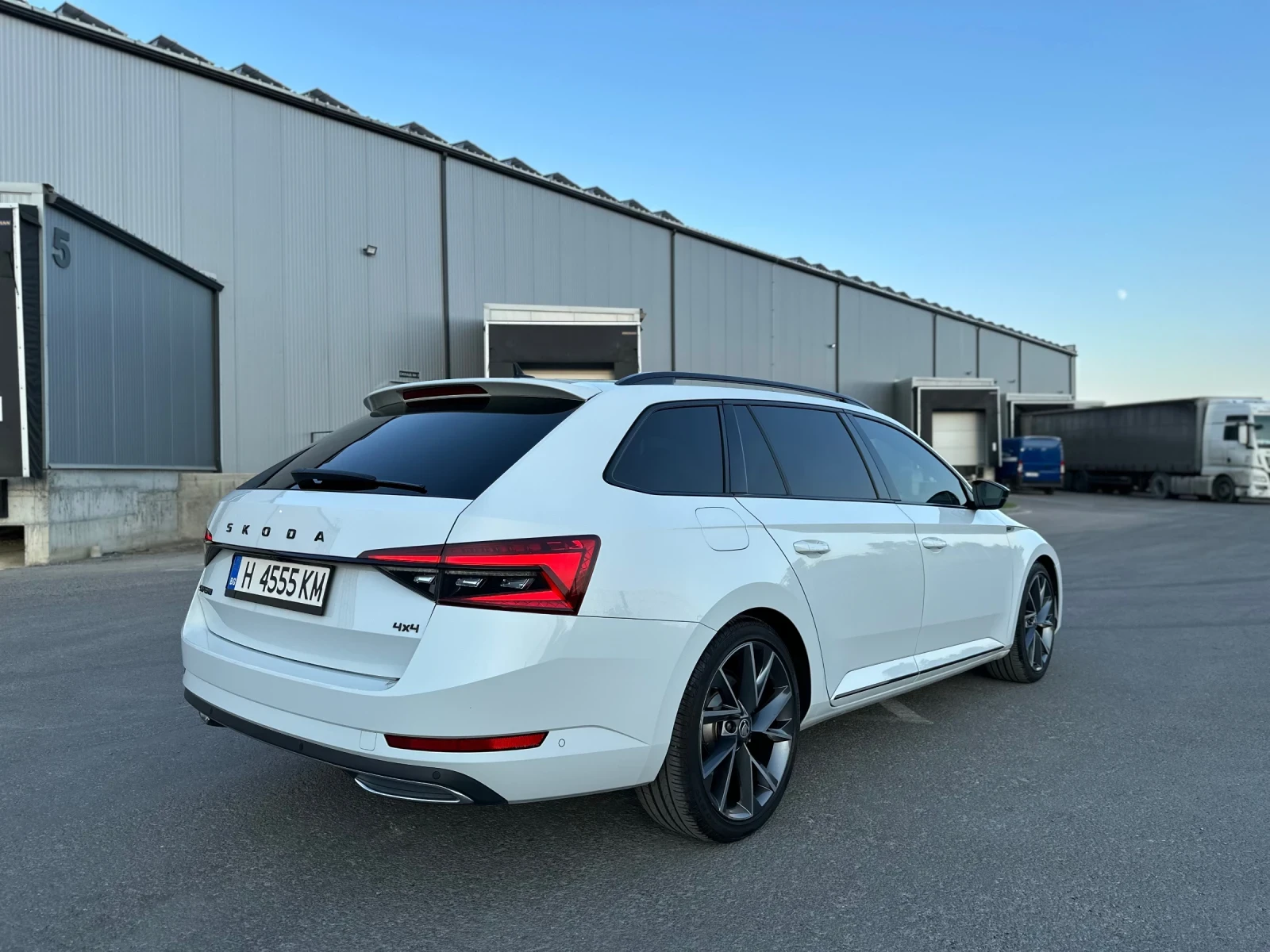 Skoda Superb 2.0TDI DSG 4x4 SPORT LINE/FULL/SWISS - изображение 5 | Auto.bg Skoda Superb 2.0TDI DSG 4x4 SPORT LINE/FULL/SWISS - изображение 5