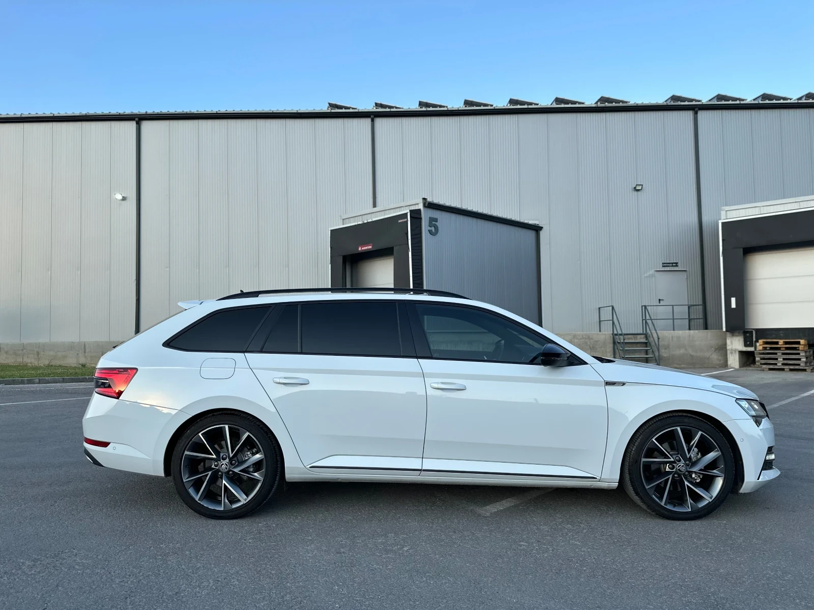 Skoda Superb 2.0TDI DSG 4x4 SPORT LINE/FULL/SWISS - изображение 6 | Auto.bg Skoda Superb 2.0TDI DSG 4x4 SPORT LINE/FULL/SWISS - изображение 6