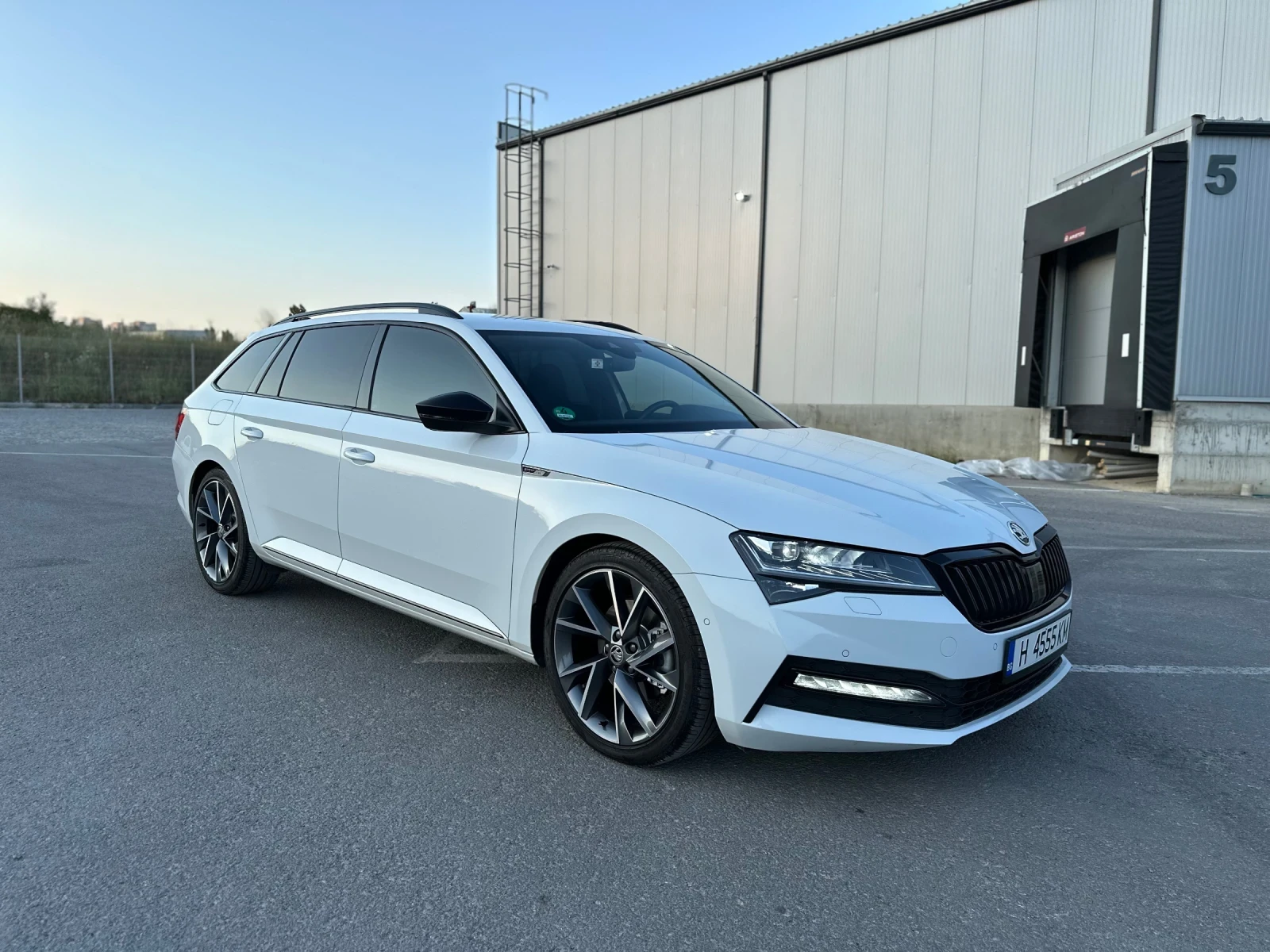 Skoda Superb 2.0TDI DSG 4x4 SPORT LINE/FULL/SWISS - изображение 2 | Auto.bg Skoda Superb 2.0TDI DSG 4x4 SPORT LINE/FULL/SWISS - изображение 2