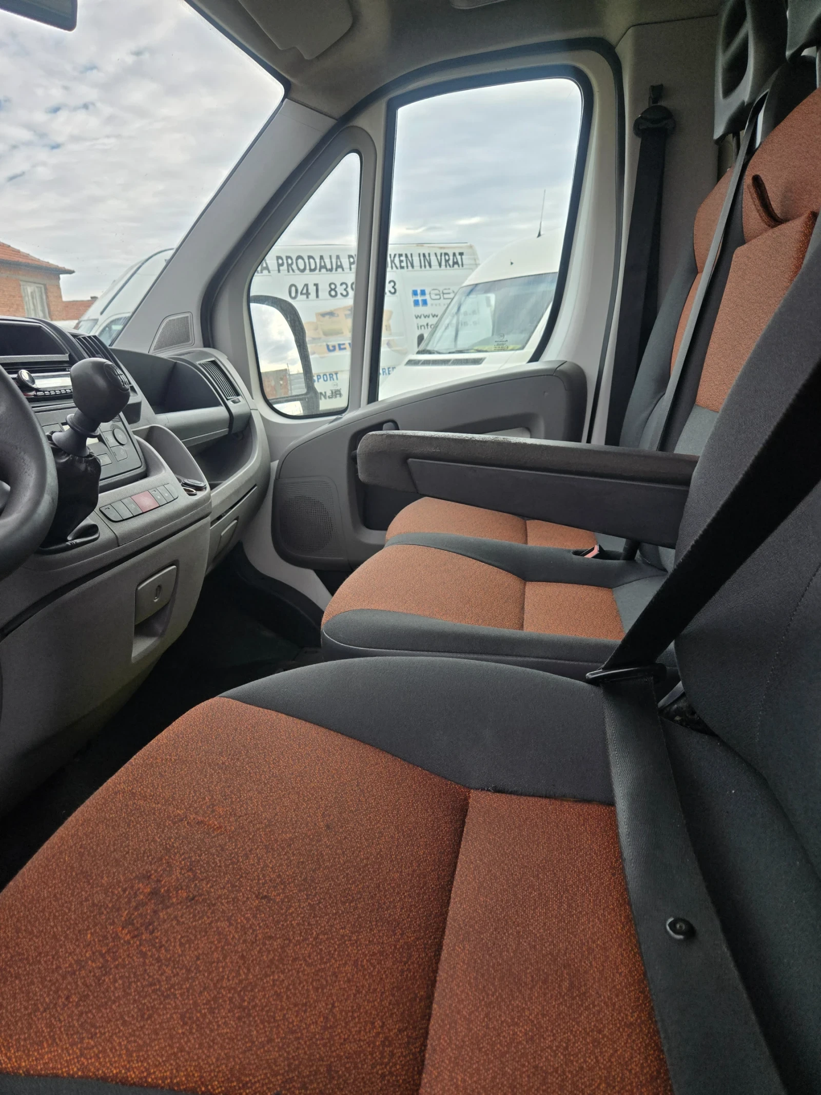 Fiat Ducato 2, 3 130кон с климатик 5метра изплащане прес ТБИ б - изображение 7 | Auto.bg Fiat Ducato 2, 3 130кон с климатик 5метра изплащане прес ТБИ б - изображение 7