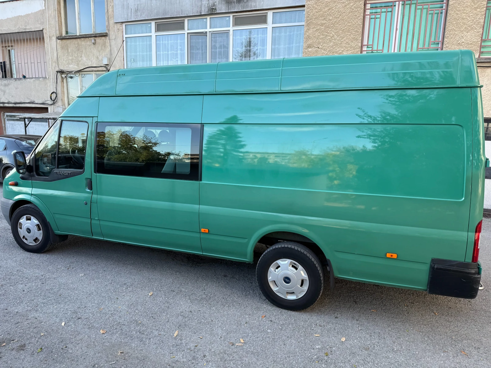 Ford Transit 2.4TDI 6м клима 140кс - изображение 8 | Auto.bg Ford Transit 2.4TDI 6м клима 140кс - изображение 8