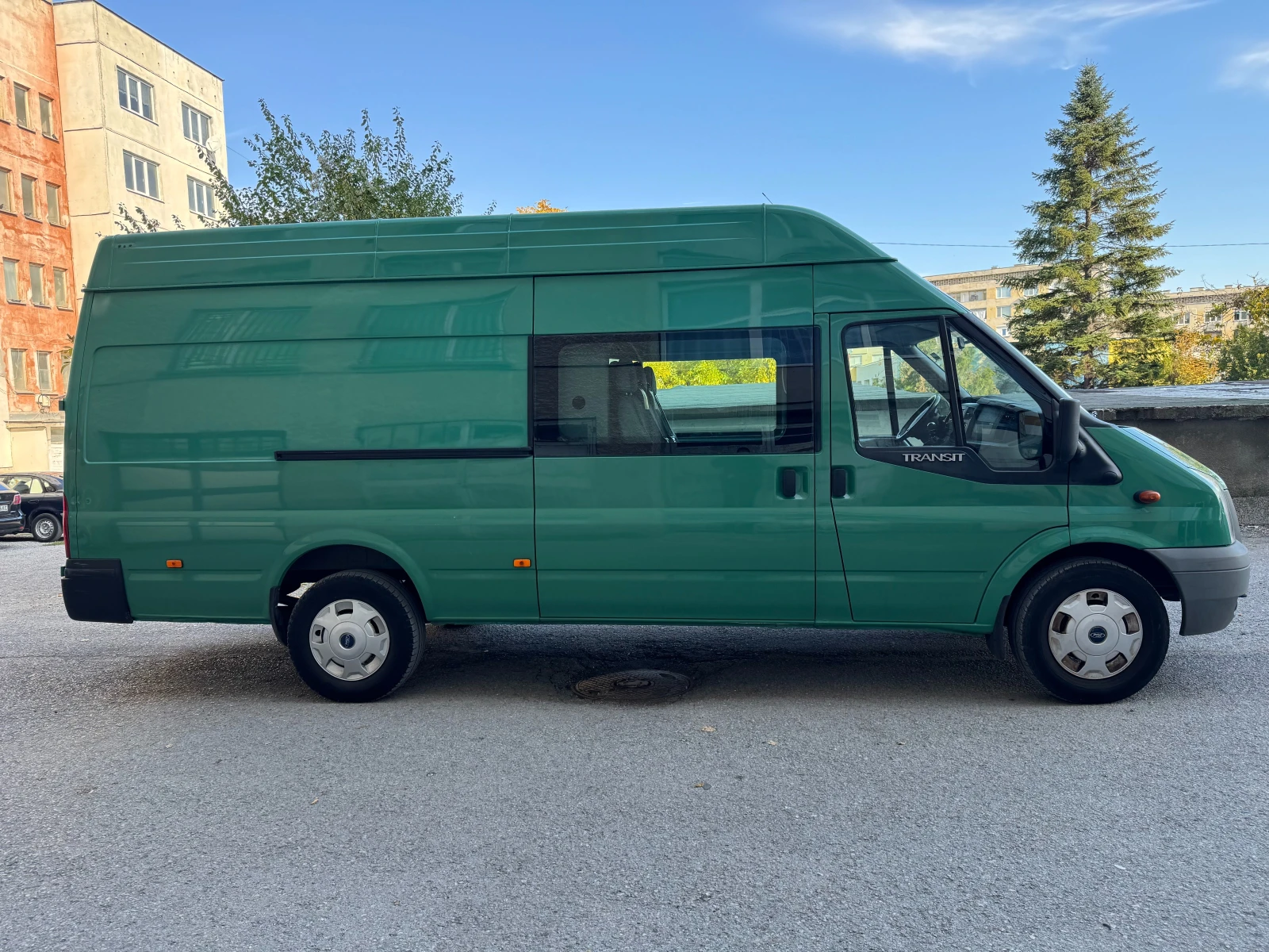Ford Transit 2.4TDI 6м клима 140кс - изображение 7 | Auto.bg Ford Transit 2.4TDI 6м клима 140кс - изображение 7