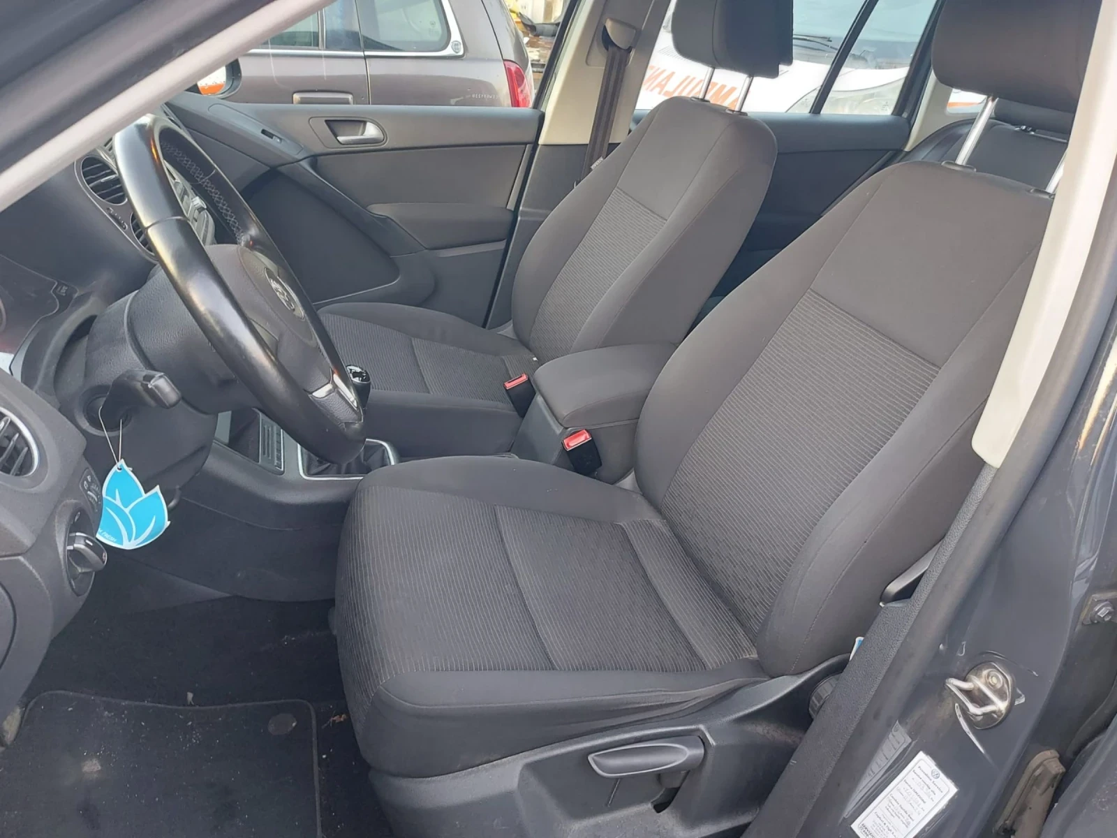 VW Tiguan ОЧАКВАН ВНОС ИТАЛИЯ/2.0TDI/БЕЗ ЗАБЕЛЕЖКИ/ - изображение 7 | Auto.bg VW Tiguan ОЧАКВАН ВНОС ИТАЛИЯ/2.0TDI/БЕЗ ЗАБЕЛЕЖКИ/ - изображение 7