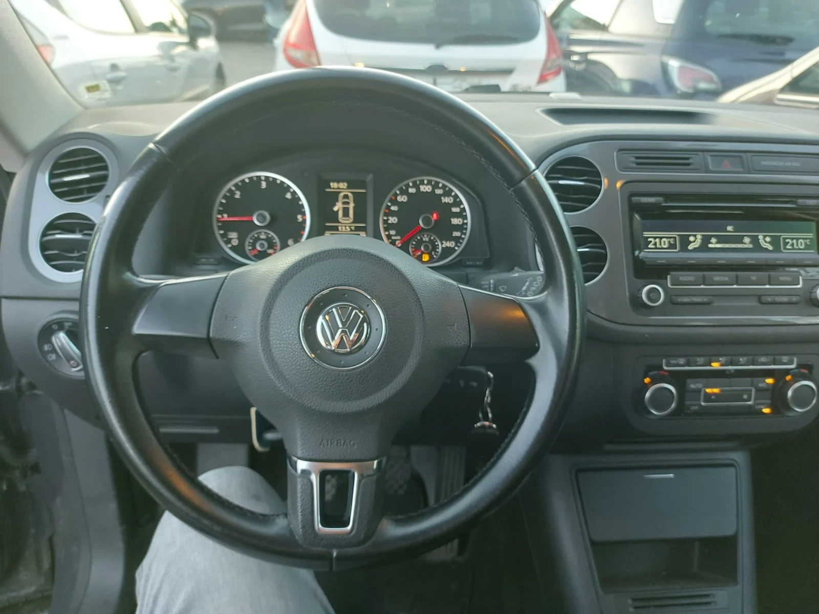 VW Tiguan ОЧАКВАН ВНОС ИТАЛИЯ/2.0TDI/БЕЗ ЗАБЕЛЕЖКИ/ - изображение 10 | Auto.bg VW Tiguan ОЧАКВАН ВНОС ИТАЛИЯ/2.0TDI/БЕЗ ЗАБЕЛЕЖКИ/ - изображение 10