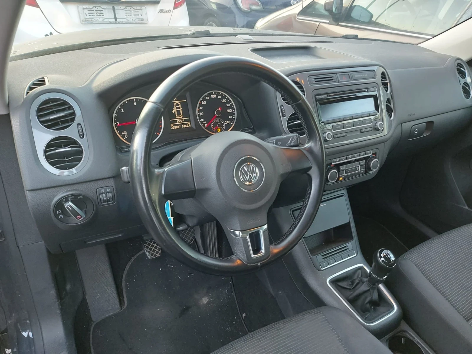 VW Tiguan ОЧАКВАН ВНОС ИТАЛИЯ/2.0TDI/БЕЗ ЗАБЕЛЕЖКИ/ - изображение 9 | Auto.bg VW Tiguan ОЧАКВАН ВНОС ИТАЛИЯ/2.0TDI/БЕЗ ЗАБЕЛЕЖКИ/ - изображение 9