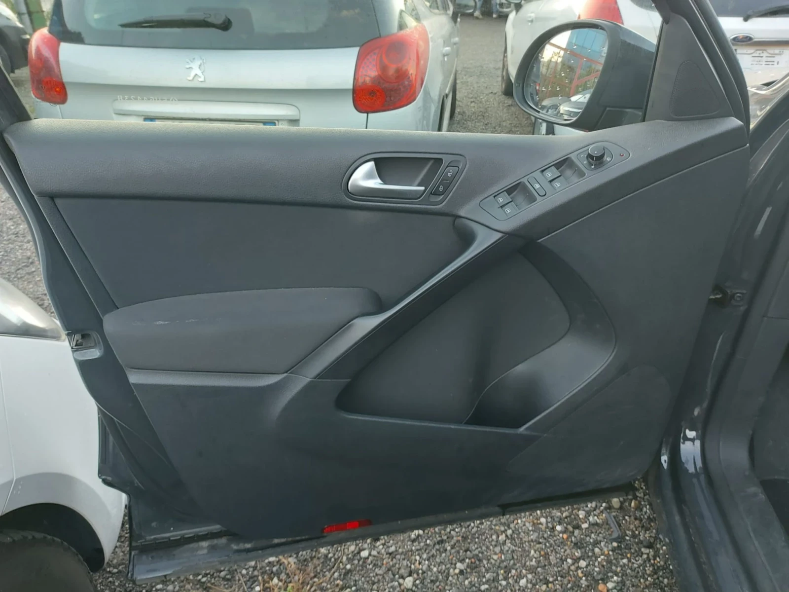 VW Tiguan ОЧАКВАН ВНОС ИТАЛИЯ/2.0TDI/БЕЗ ЗАБЕЛЕЖКИ/ - изображение 8 | Auto.bg VW Tiguan ОЧАКВАН ВНОС ИТАЛИЯ/2.0TDI/БЕЗ ЗАБЕЛЕЖКИ/ - изображение 8