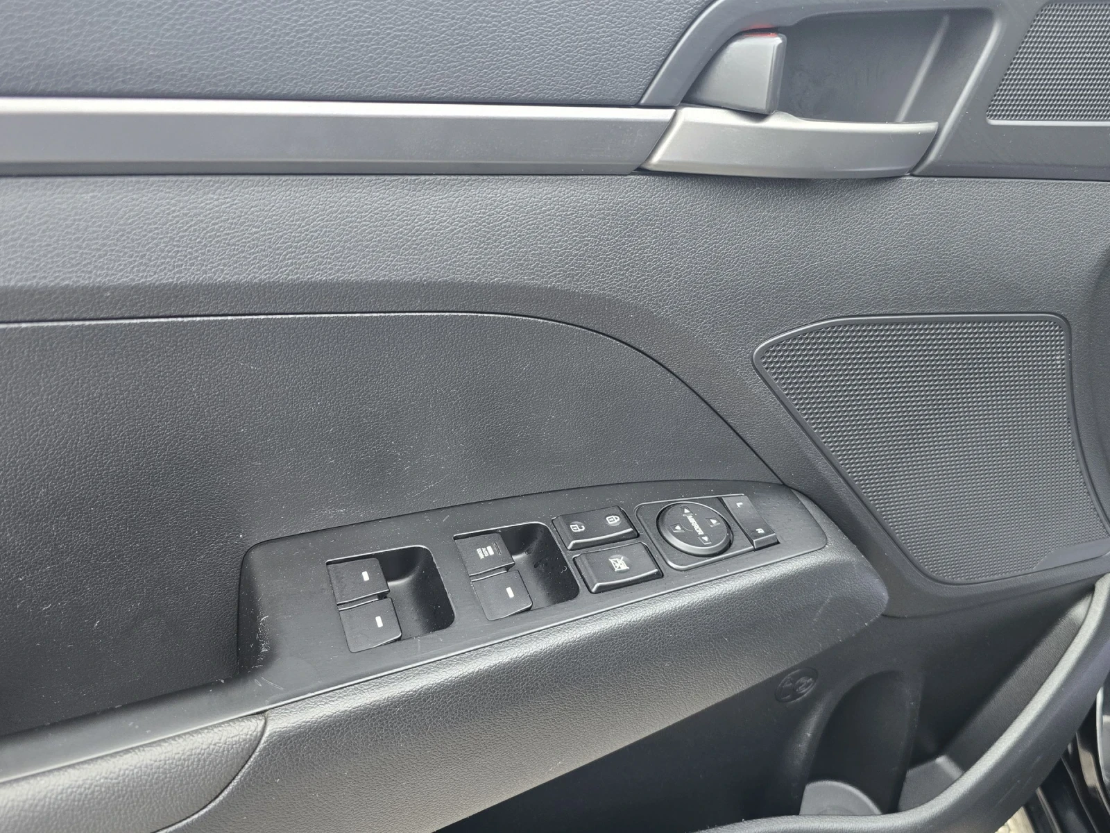 Hyundai Elantra 1.6i/LPG/Лизинг - изображение 8 | Auto.bg Hyundai Elantra 1.6i/LPG/Лизинг - изображение 8