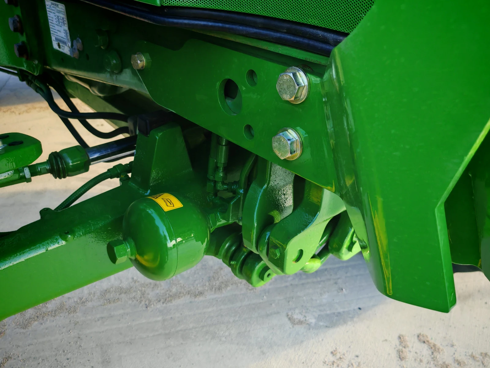 Трактор John Deere 6125R лизинг с първоначална вноска 20 % - изображение 5 | Auto.bg Трактор John Deere 6125R лизинг с първоначална вноска 20 % - изображение 5