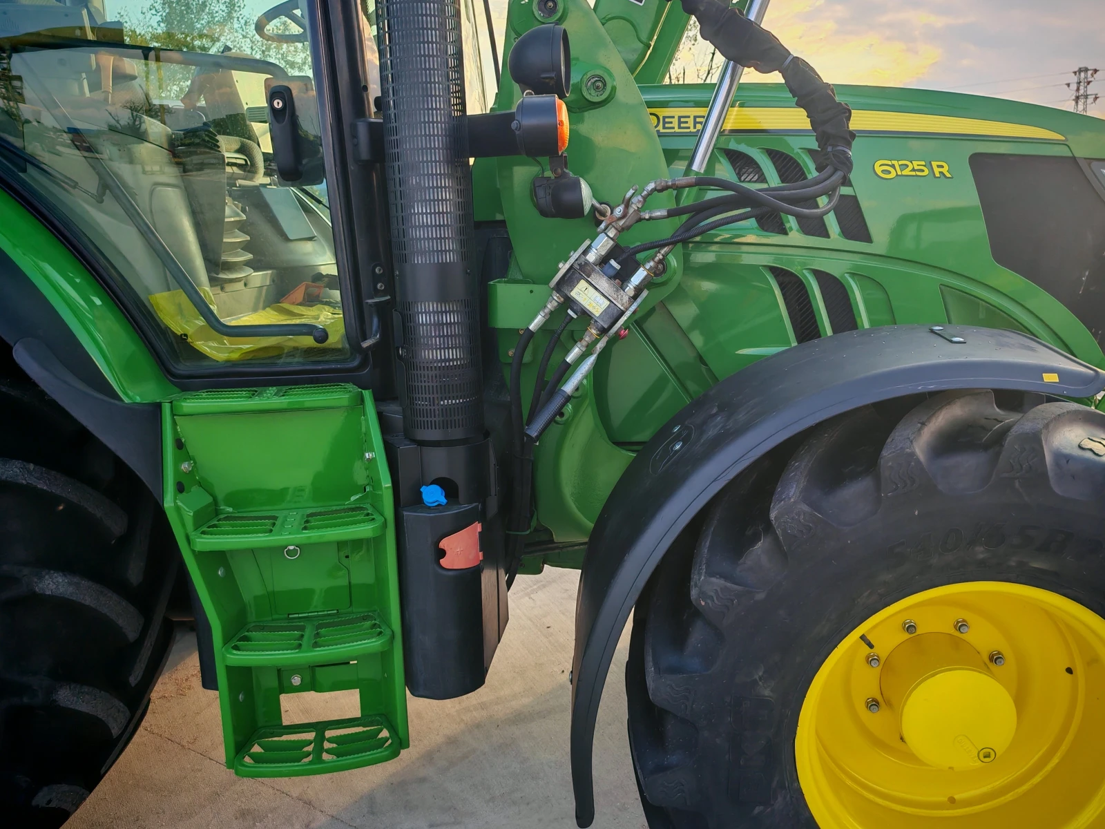 Трактор John Deere 6125R лизинг с първоначална вноска 20 % - изображение 6 | Auto.bg Трактор John Deere 6125R лизинг с първоначална вноска 20 % - изображение 6