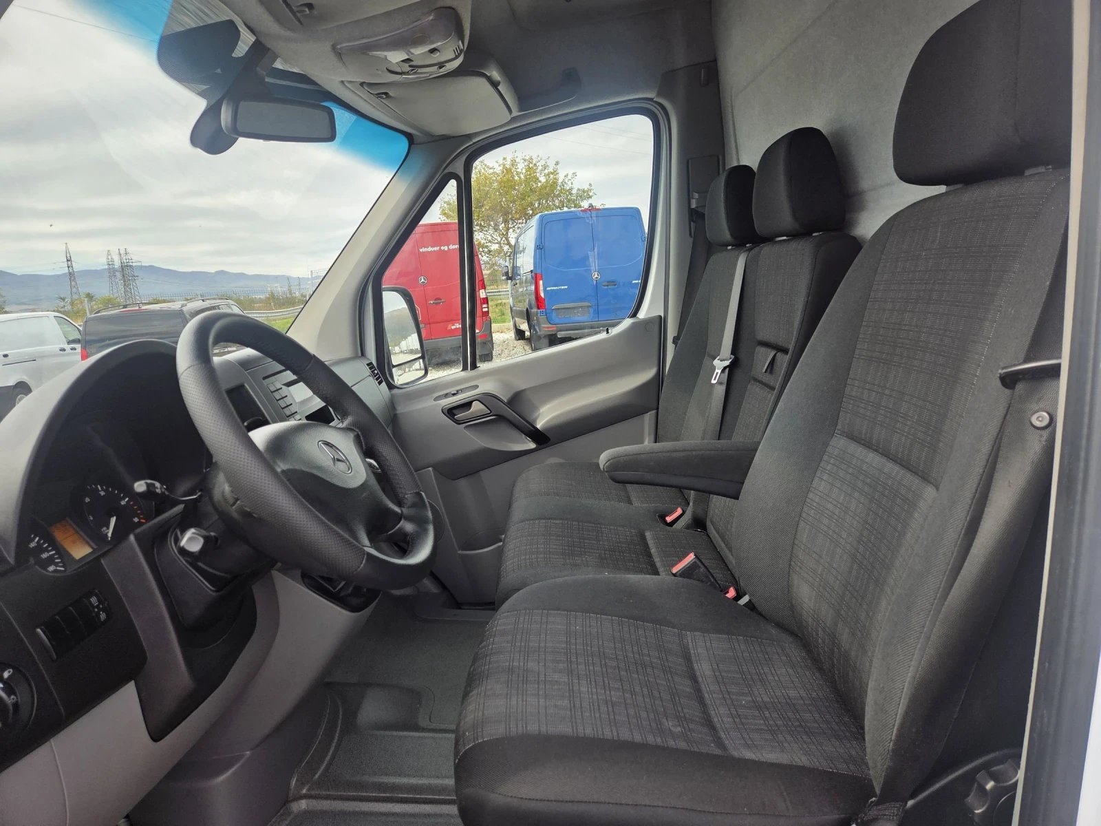 Mercedes-Benz Sprinter 316 CDI, ХЛАДИЛЕН, Темпомат, Климатик - изображение 9 | Auto.bg Mercedes-Benz Sprinter 316 CDI, ХЛАДИЛЕН, Темпомат, Климатик - изображение 9