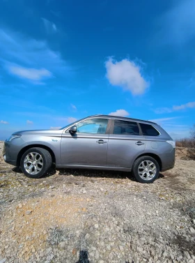 Mitsubishi Outlander PLUG-IN HYBRID 4x4 | Auto.bg — изображение 3 Mitsubishi Outlander PLUG-IN HYBRID 4x4 | Auto.bg — изображение 3
