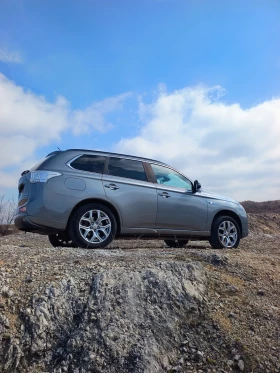Mitsubishi Outlander PLUG-IN HYBRID 4x4 | Auto.bg — изображение 2 Mitsubishi Outlander PLUG-IN HYBRID 4x4 | Auto.bg — изображение 2