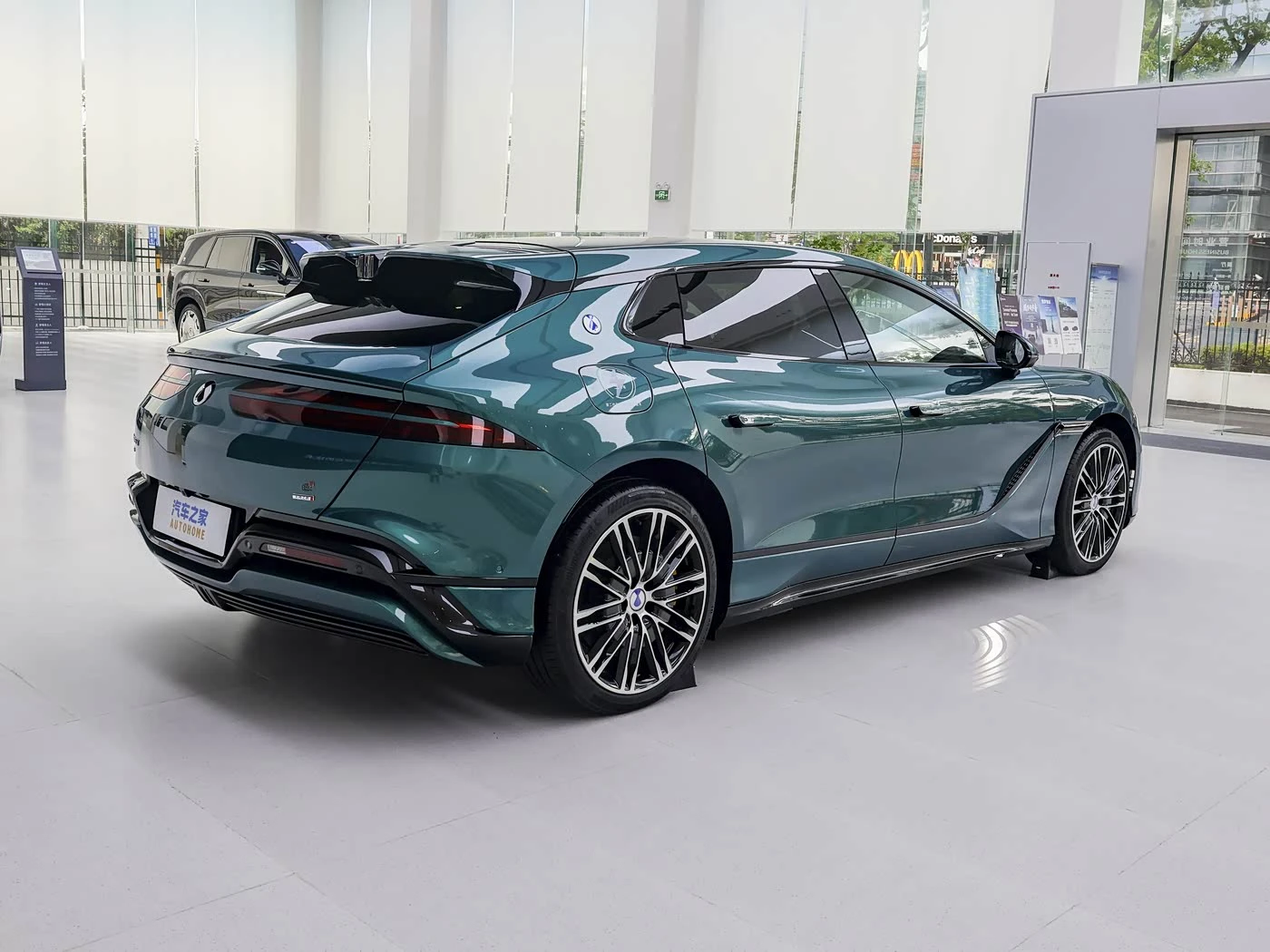 Denza 9 GT undefined | Auto.bg — изображение 1 Denza 9 GT undefined | Auto.bg — изображение 1