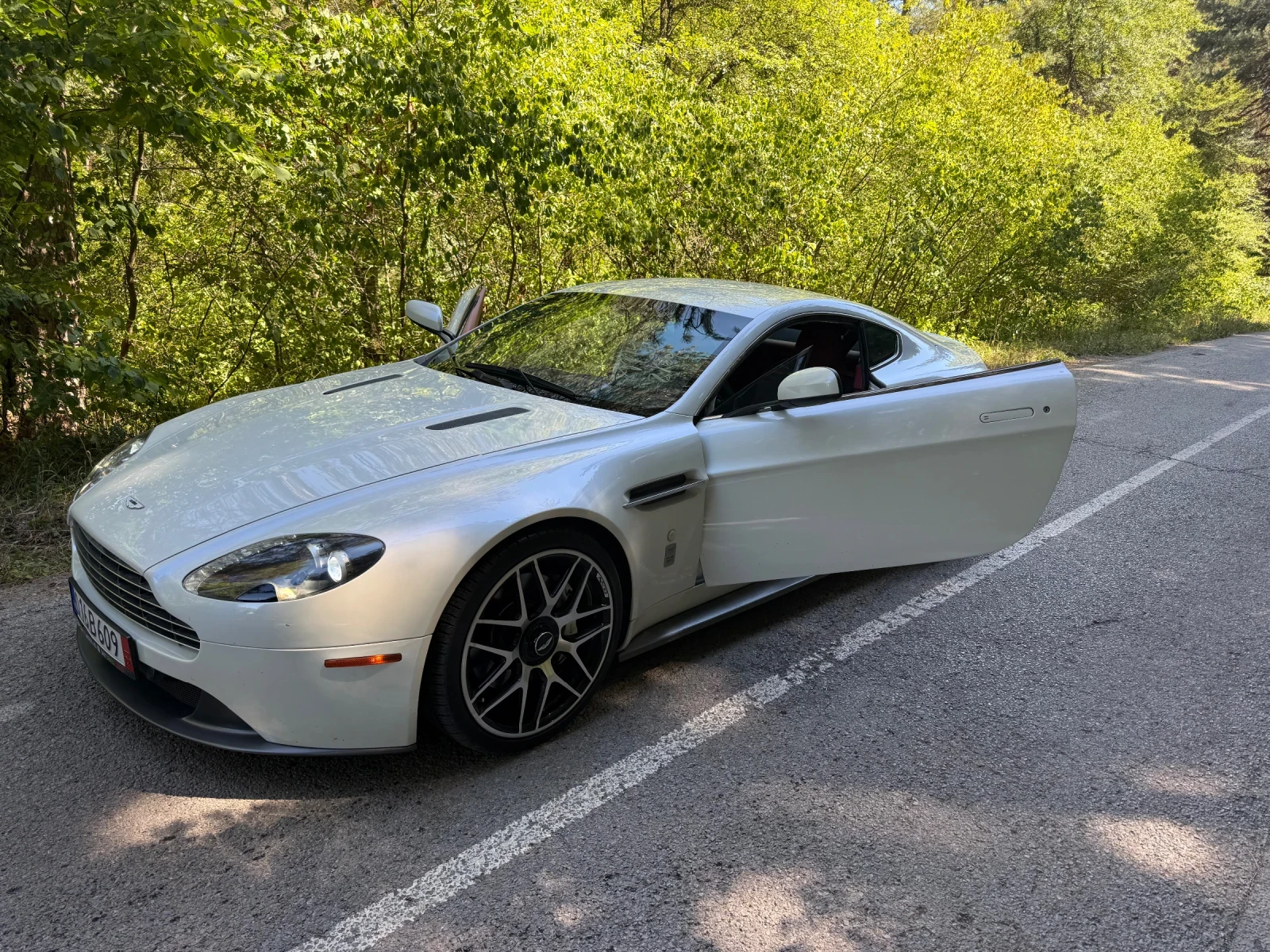 Aston Martin V8 Vantage СЕРВИЗ* ЗАЩИТНО ФОЛИО* LIMITED Edition SP10* | Auto.bg — изображение 1 Aston Martin V8 Vantage СЕРВИЗ* ЗАЩИТНО ФОЛИО* LIMITED Edition SP10* | Auto.bg — изображение 1