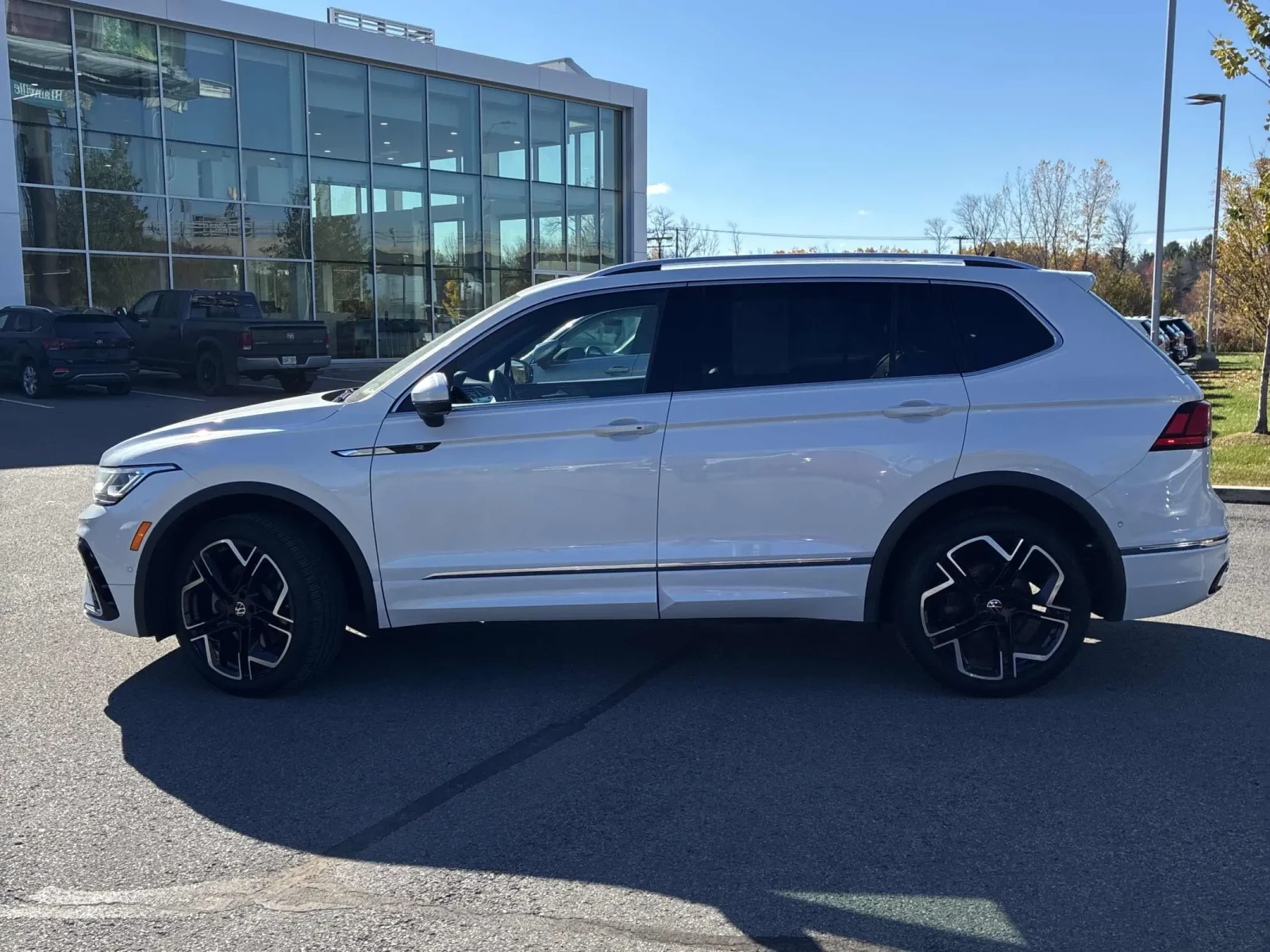 VW Tiguan Highline R-Line CARFAX АВТО КРЕДИТ  - изображение 2 | Auto.bg VW Tiguan Highline R-Line CARFAX АВТО КРЕДИТ  - изображение 2