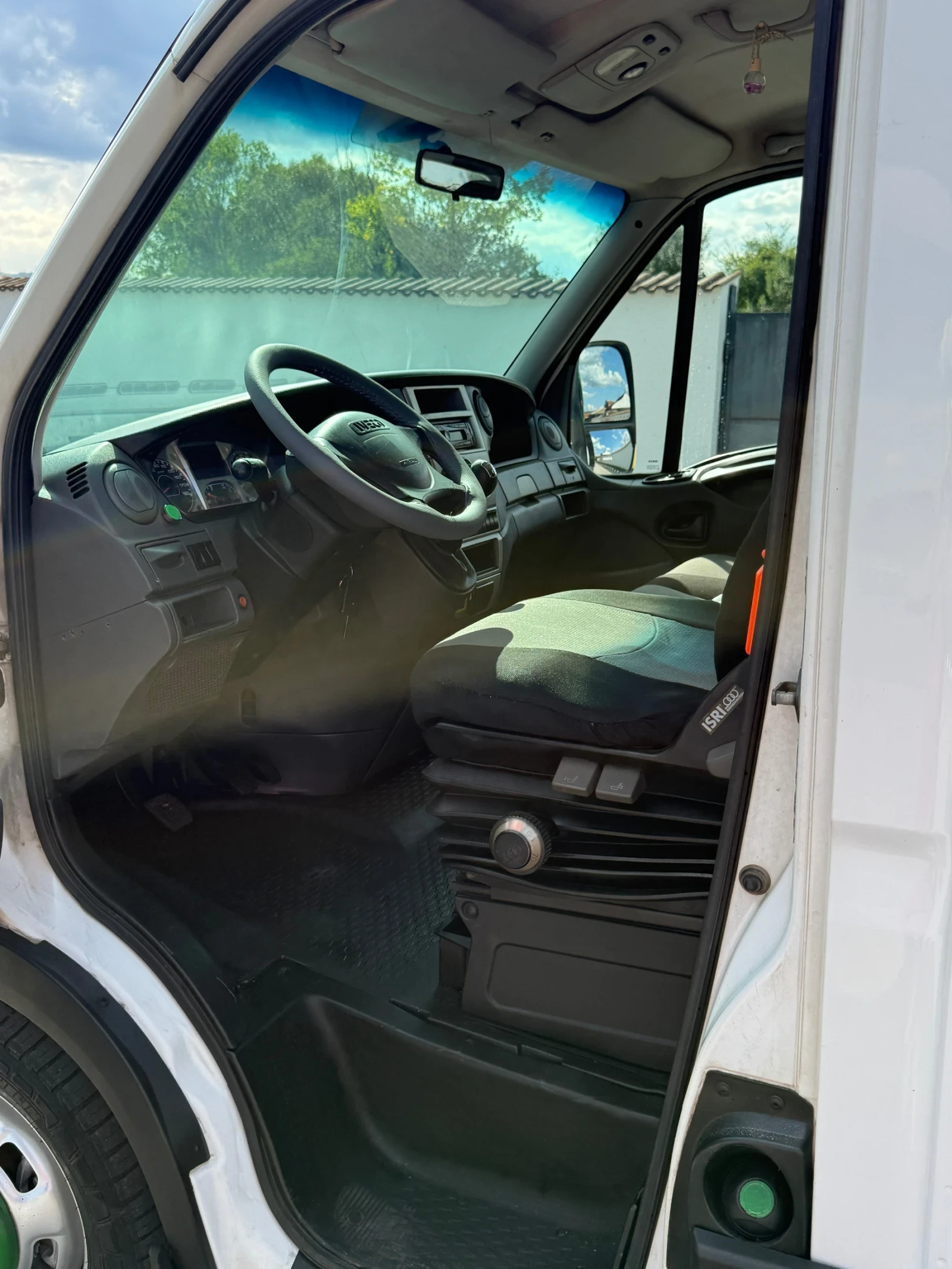 Iveco 35c15 ОБСЛУЖЕН! 3.0Мотор* 4.20м кош* Самосвал Тристранен - изображение 9 | Auto.bg Iveco 35c15 ОБСЛУЖЕН! 3.0Мотор* 4.20м кош* Самосвал Тристранен - изображение 9