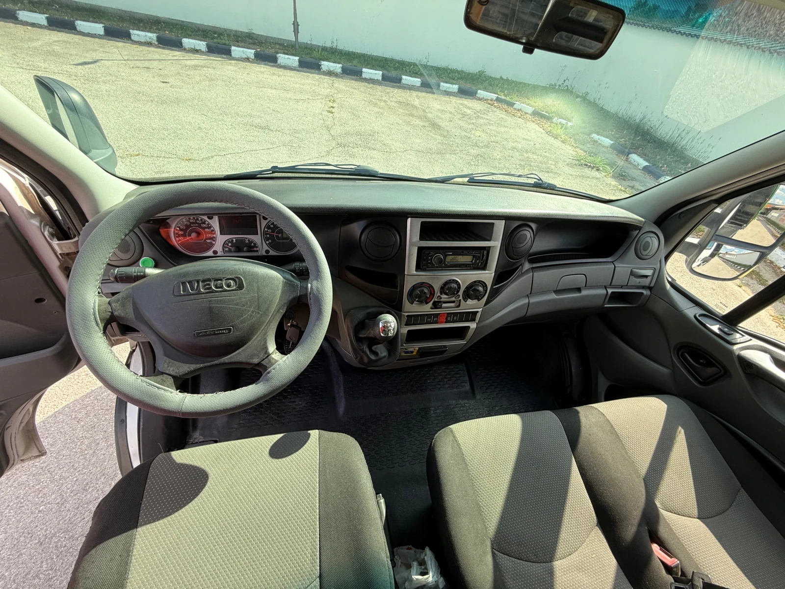 Iveco 35c15 ОБСЛУЖЕН! 3.0Мотор* 4.20м кош* Самосвал Тристранен - изображение 10 | Auto.bg Iveco 35c15 ОБСЛУЖЕН! 3.0Мотор* 4.20м кош* Самосвал Тристранен - изображение 10