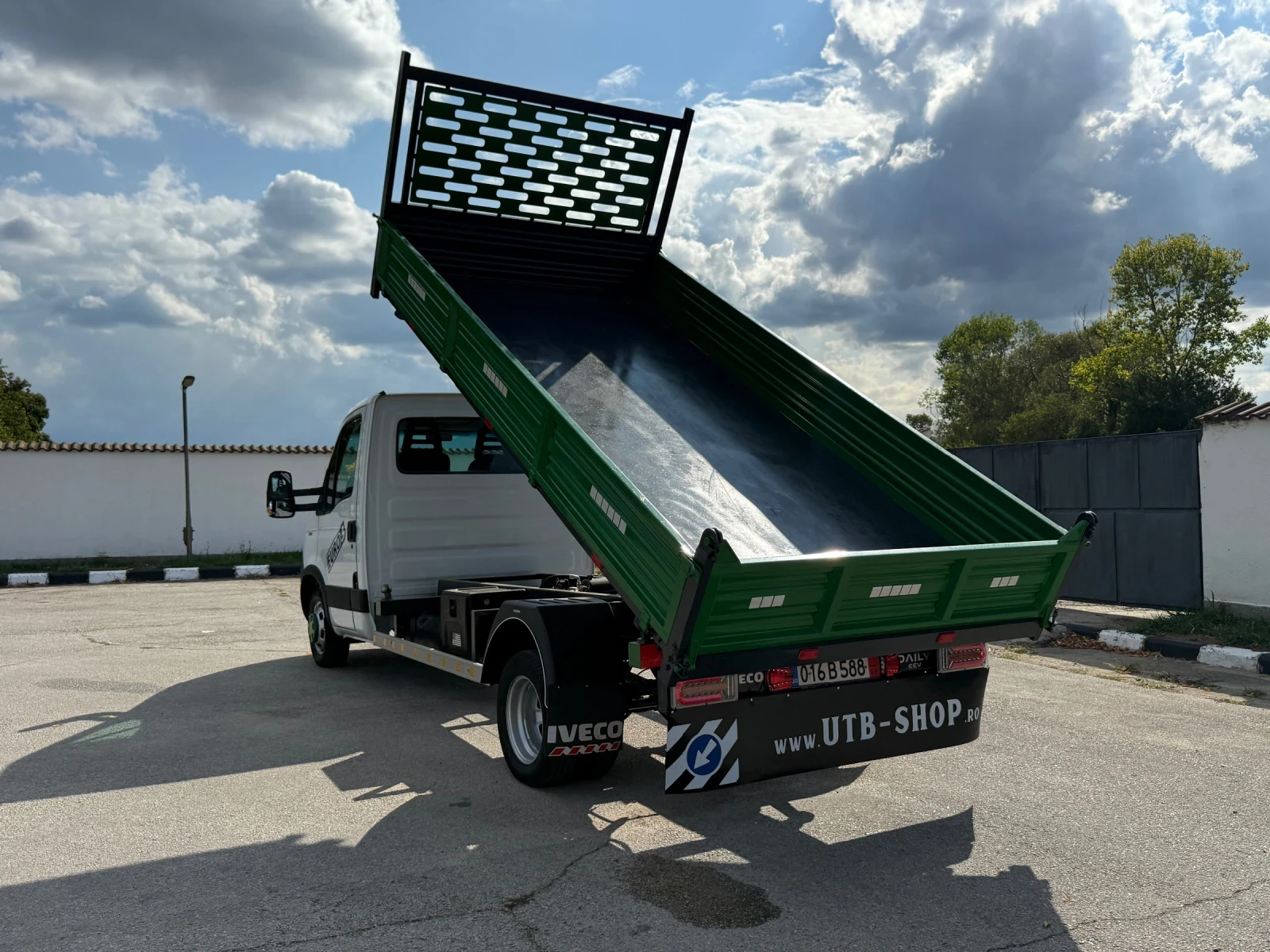 Iveco 35c15 ОБСЛУЖЕН! 3.0Мотор* 4.20м кош* Самосвал Тристранен - изображение 7 | Auto.bg Iveco 35c15 ОБСЛУЖЕН! 3.0Мотор* 4.20м кош* Самосвал Тристранен - изображение 7