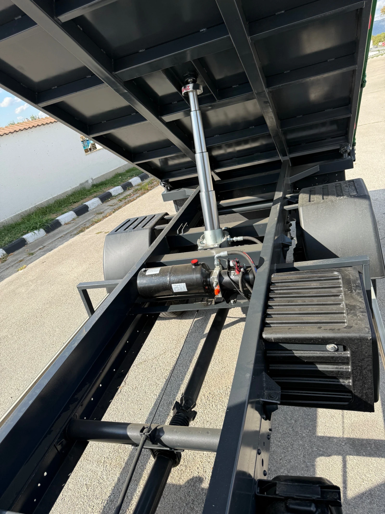 Iveco 35c15 ОБСЛУЖЕН! 3.0Мотор* 4.20м кош* Самосвал Тристранен - изображение 8 | Auto.bg Iveco 35c15 ОБСЛУЖЕН! 3.0Мотор* 4.20м кош* Самосвал Тристранен - изображение 8