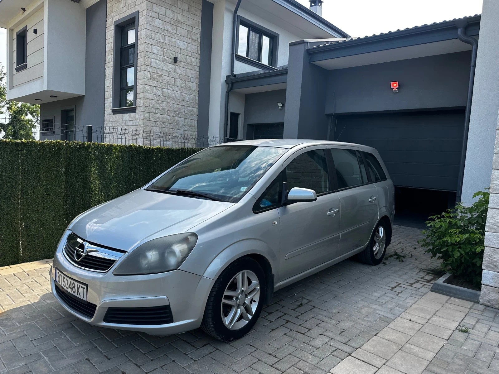 Opel Zafira 1.6 LPG / 7 местна / Обслужена | Auto.bg — изображение 1 Opel Zafira 1.6 LPG / 7 местна / Обслужена | Auto.bg — изображение 1