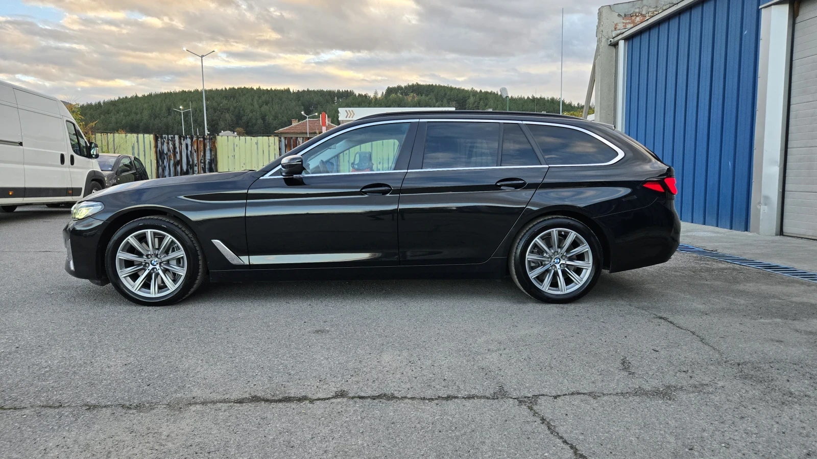 BMW 540 Mild Hybrid/xDrive/HUD/Laser led  - изображение 7 | Auto.bg BMW 540 Mild Hybrid/xDrive/HUD/Laser led  - изображение 7