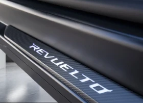 Lamborghini Revuelto = Carbon Ceramic Brakes = Гаранция - 570416 € / 1115636.73 лв. - 45931556 7 | Car24.bg Lamborghini Revuelto = Carbon Ceramic Brakes = Гаранция - 570416 € / 1115636.73 лв. - 45931556 7