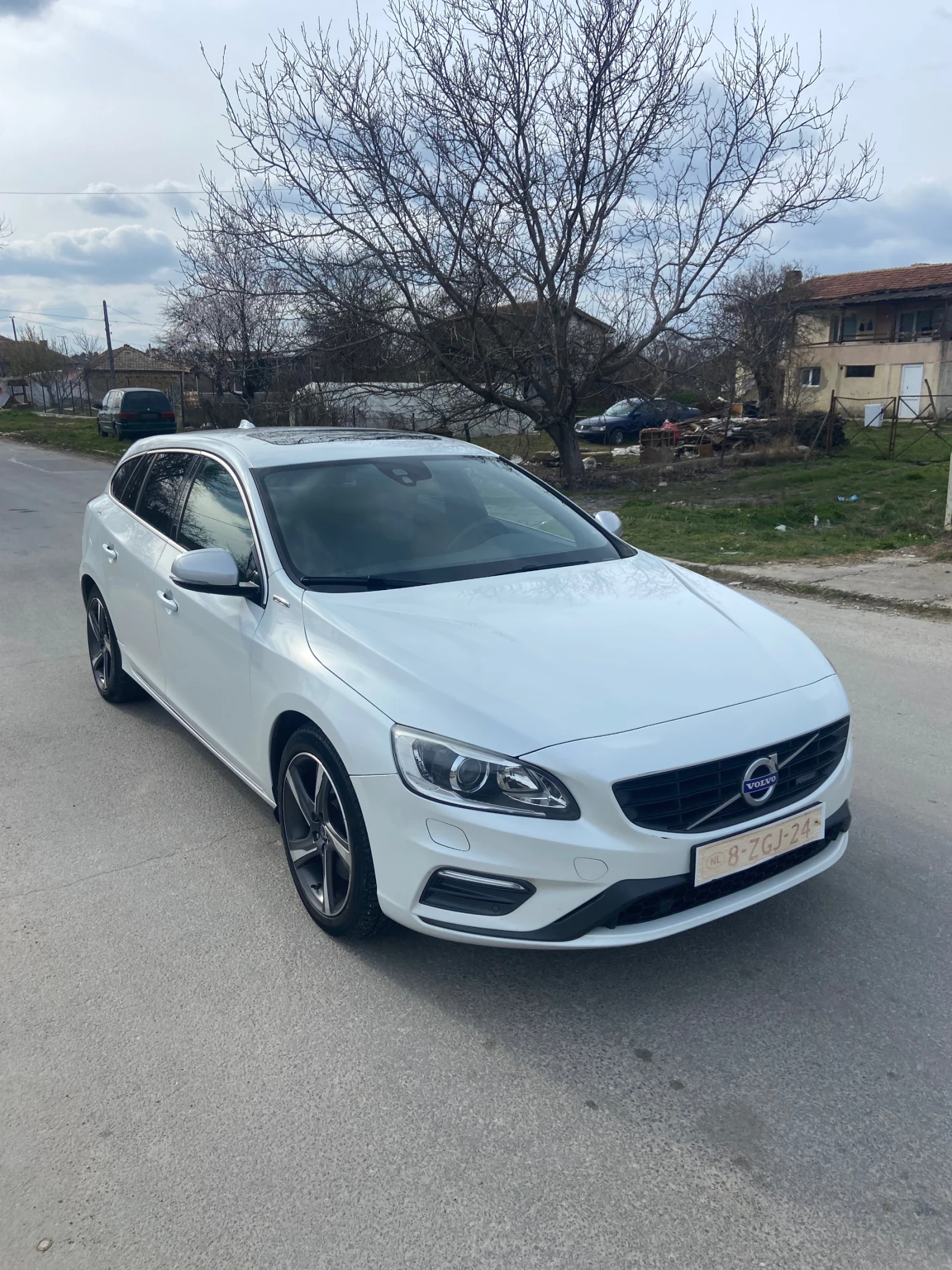 Volvo V60 2.4d Plug in Hybird | Auto.bg — изображение 1 Volvo V60 2.4d Plug in Hybird | Auto.bg — изображение 1