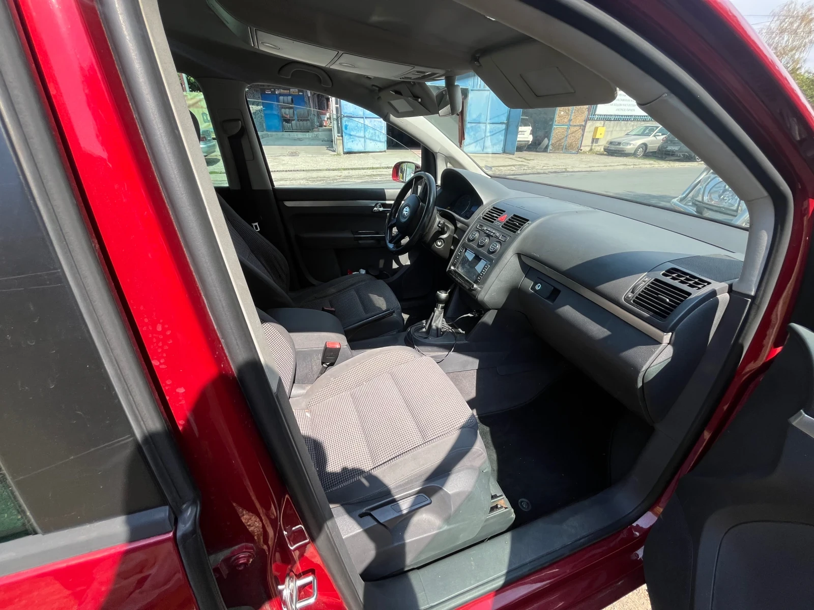 VW Touran 2.0tdi 136кс - изображение 4 | Auto.bg VW Touran 2.0tdi 136кс - изображение 4