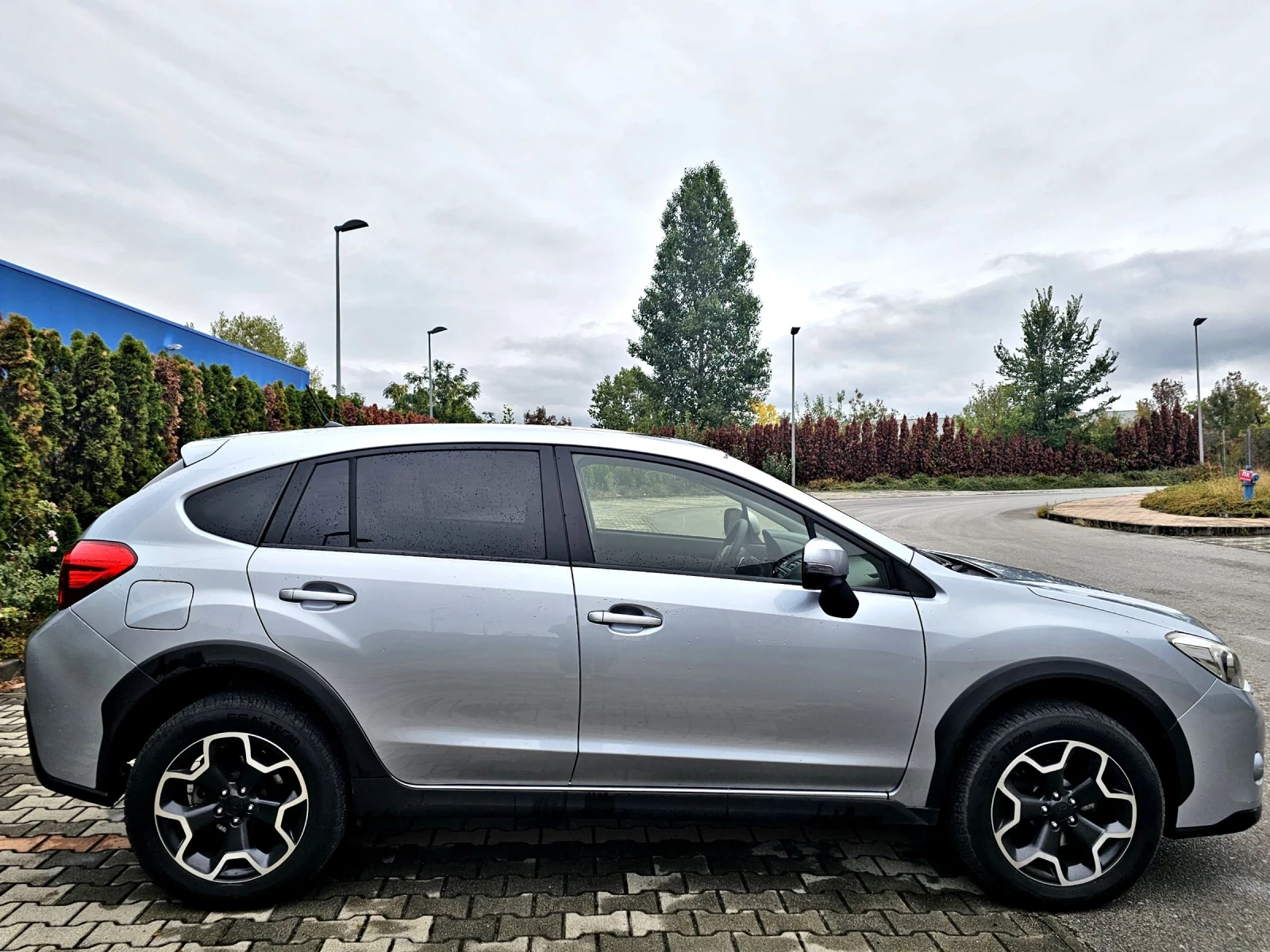 Subaru XV 2.0i Exclusive/ Avtomat/ 4x4/ Keyless/Koja/Xenon  - изображение 7 | Auto.bg Subaru XV 2.0i Exclusive/ Avtomat/ 4x4/ Keyless/Koja/Xenon  - изображение 7