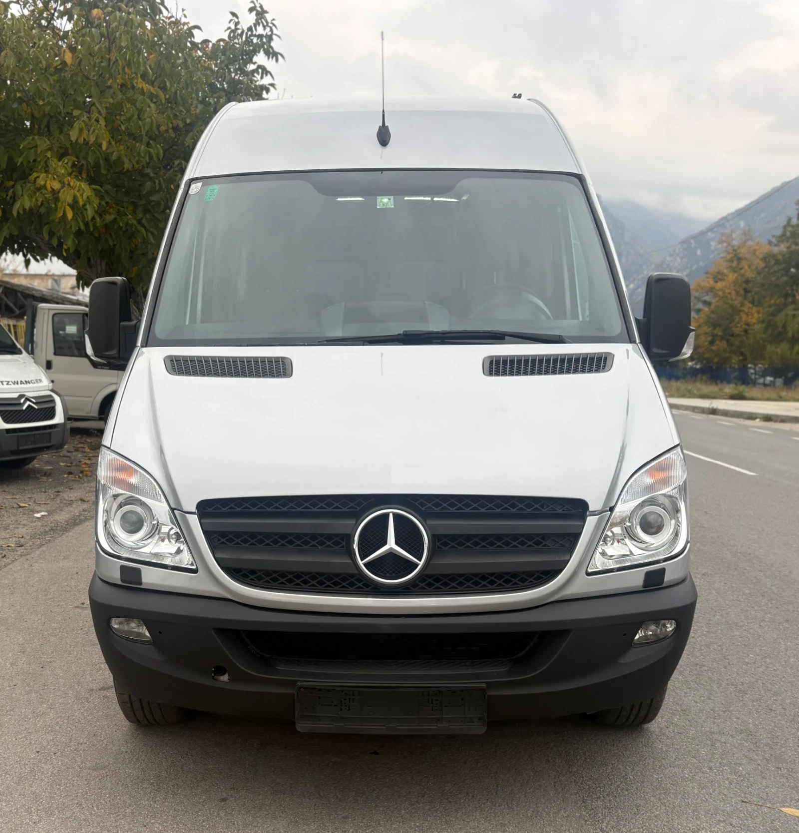 Mercedes-Benz Sprinter 313 КЛИМА/5 места/Макси база/646 - изображение 3 | Auto.bg Mercedes-Benz Sprinter 313 КЛИМА/5 места/Макси база/646 - изображение 3