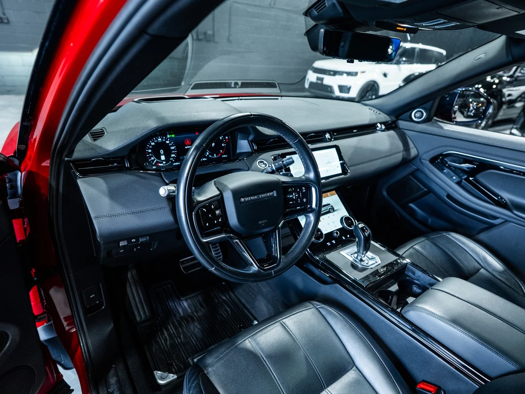 Land Rover Range Rover Evoque P250 AWD / R-Dynamic SE / PANO / Meridian / 360 - изображение 8 | Auto.bg Land Rover Range Rover Evoque P250 AWD / R-Dynamic SE / PANO / Meridian / 360 - изображение 8