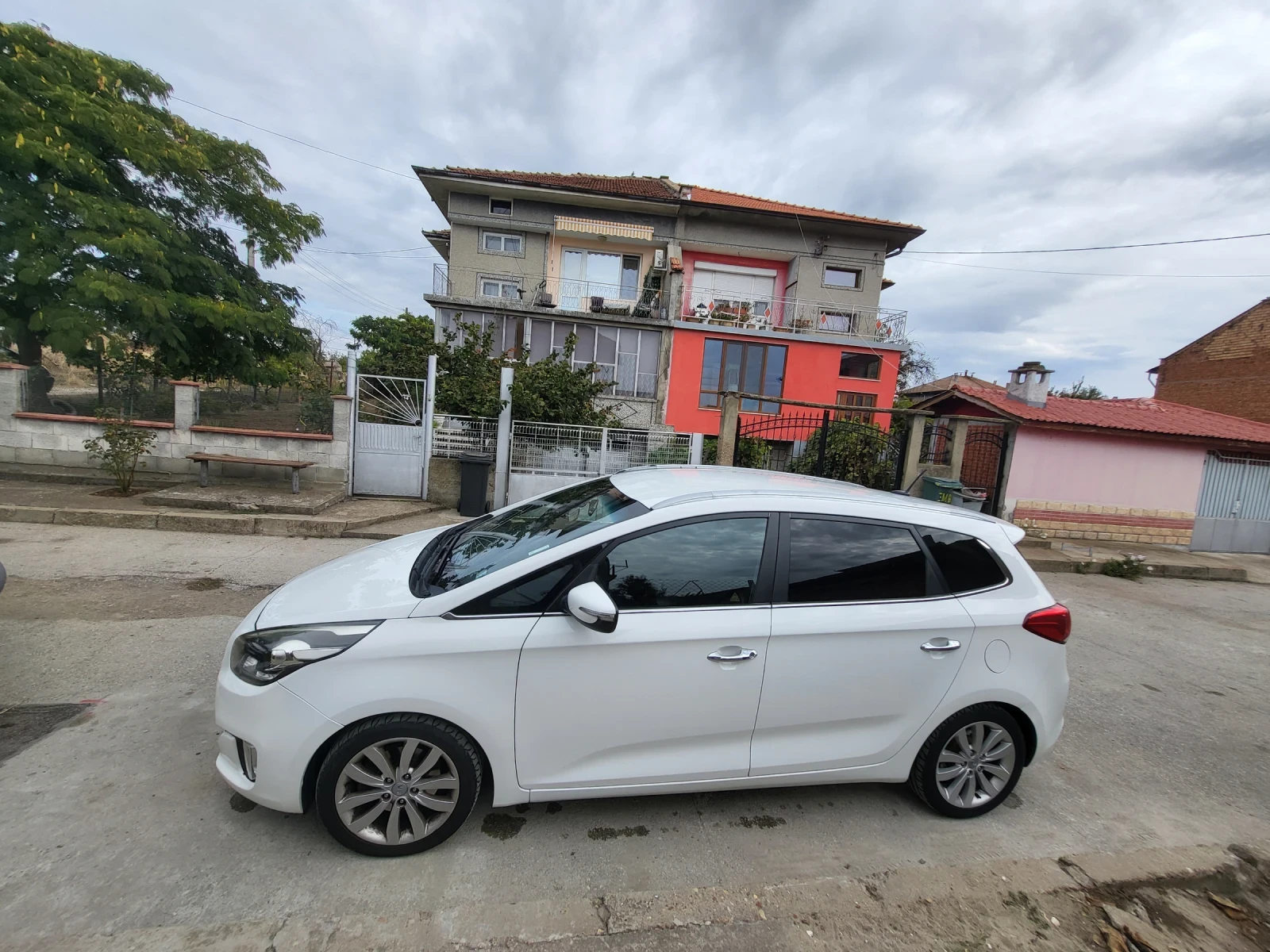 Kia Carens  - изображение 2 | Auto.bg Kia Carens  - изображение 2