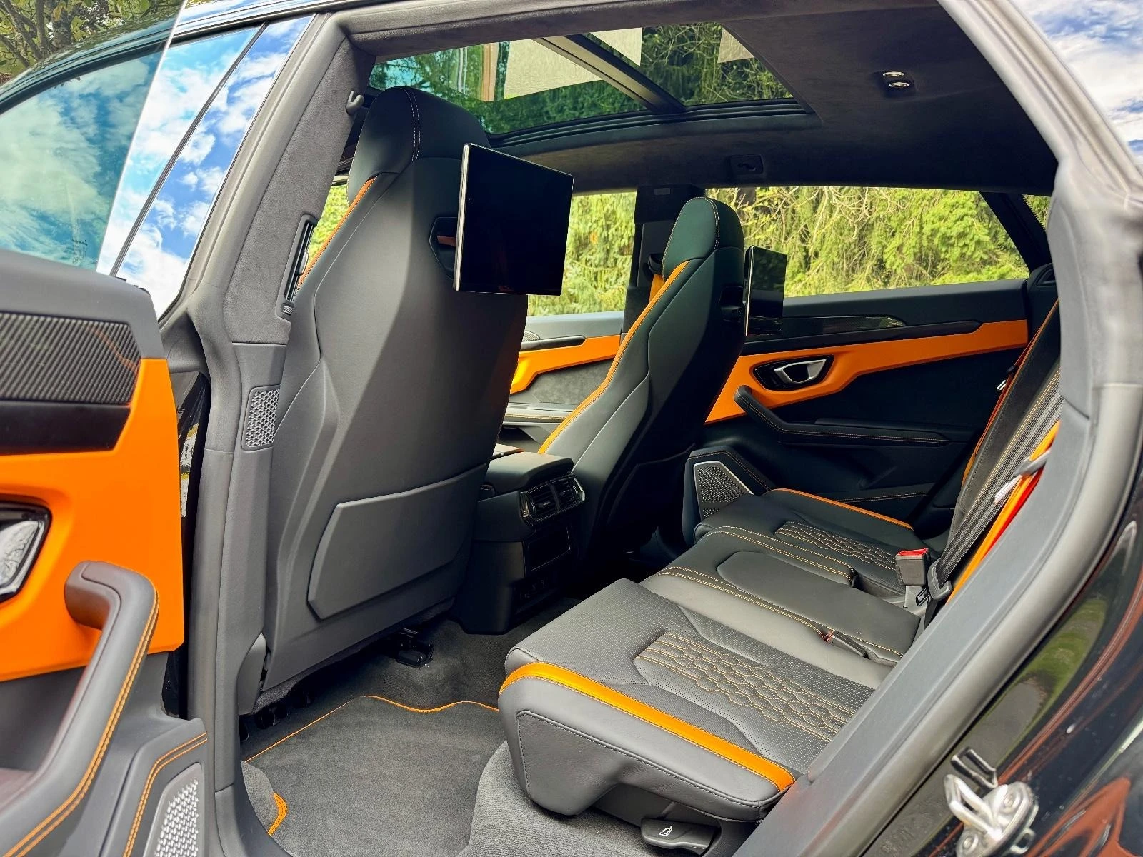 Lamborghini Urus S/666 HP/CARBON/CERAMIC/B&O/NERO HELENE/TV/PANO/   - изображение 10 | Auto.bg Lamborghini Urus S/666 HP/CARBON/CERAMIC/B&O/NERO HELENE/TV/PANO/   - изображение 10