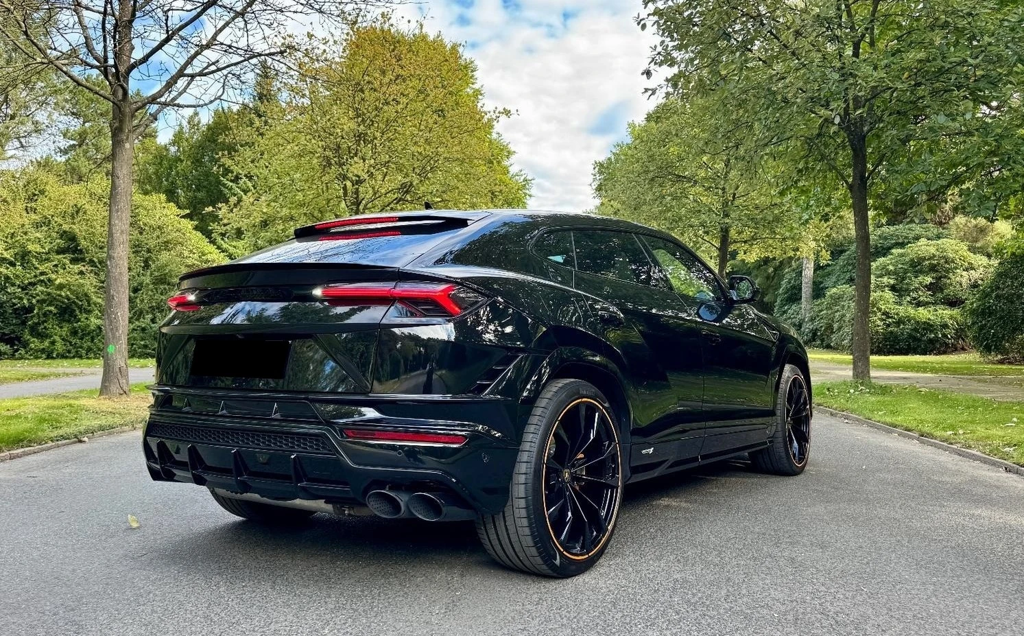 Lamborghini Urus S/666 HP/CARBON/CERAMIC/B&O/NERO HELENE/TV/PANO/   - изображение 6 | Auto.bg Lamborghini Urus S/666 HP/CARBON/CERAMIC/B&O/NERO HELENE/TV/PANO/   - изображение 6